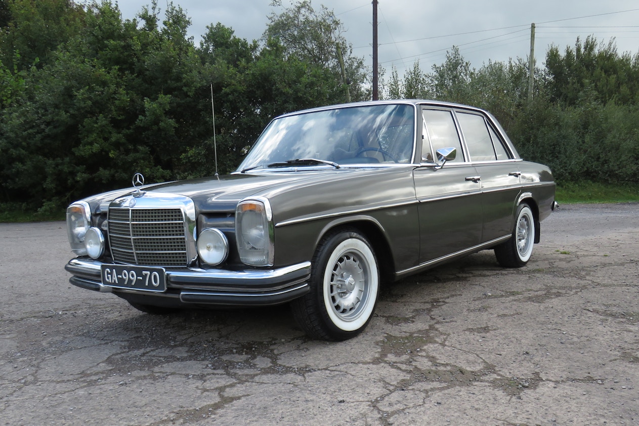 1972 Mercedes-Benz (W115) 220D Saloon