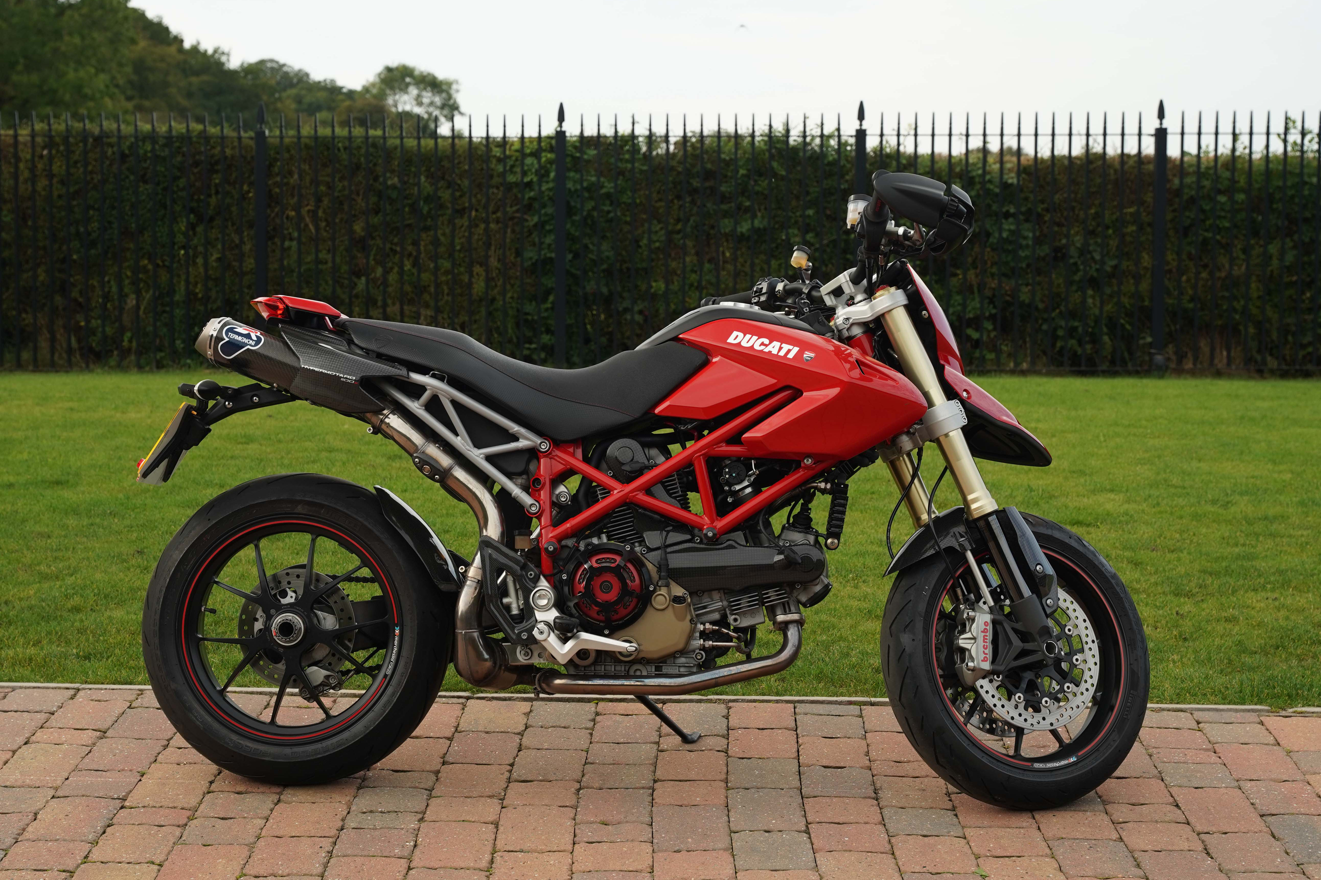 Ducati 2024 hypermotard 1100s