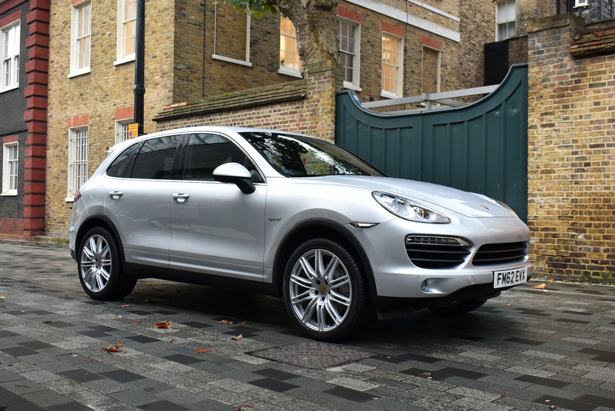 2013 Porsche Cayenne S Hybrid – 32,400 miles for sale by auction in London,  United Kingdom