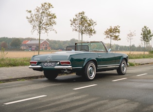 1966 Mercedes-Benz 230 SL Pagoda