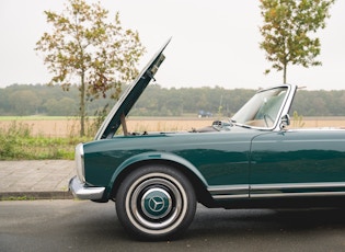 1966 Mercedes-Benz 230 SL Pagoda