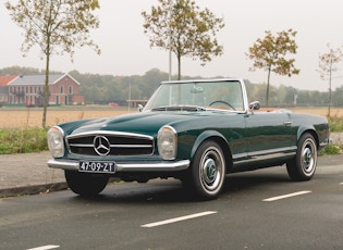 1966 Mercedes-Benz 230 SL Pagoda