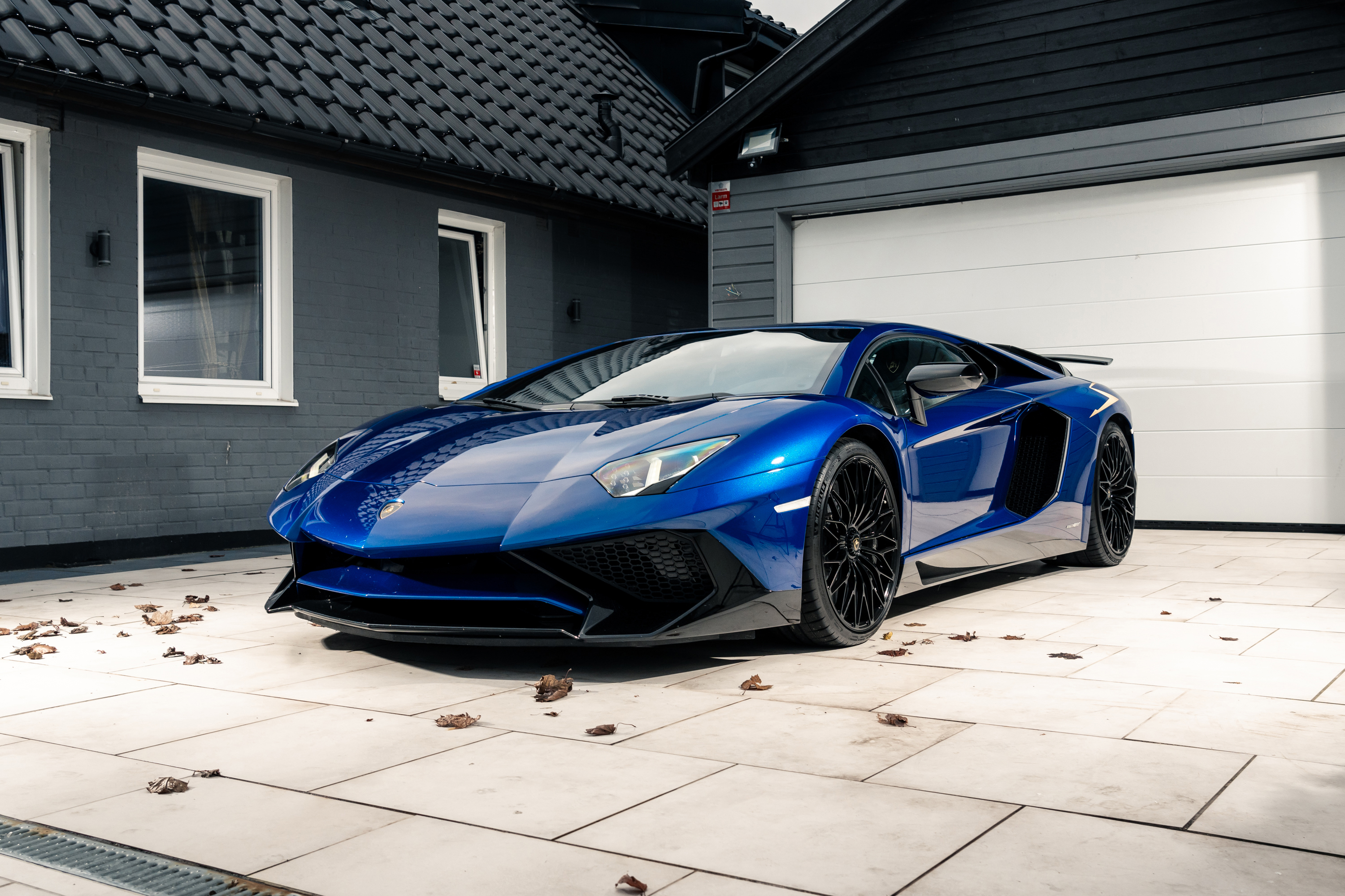 2016 Lamborghini Aventador LP750-4 SV for sale by auction in Malmö