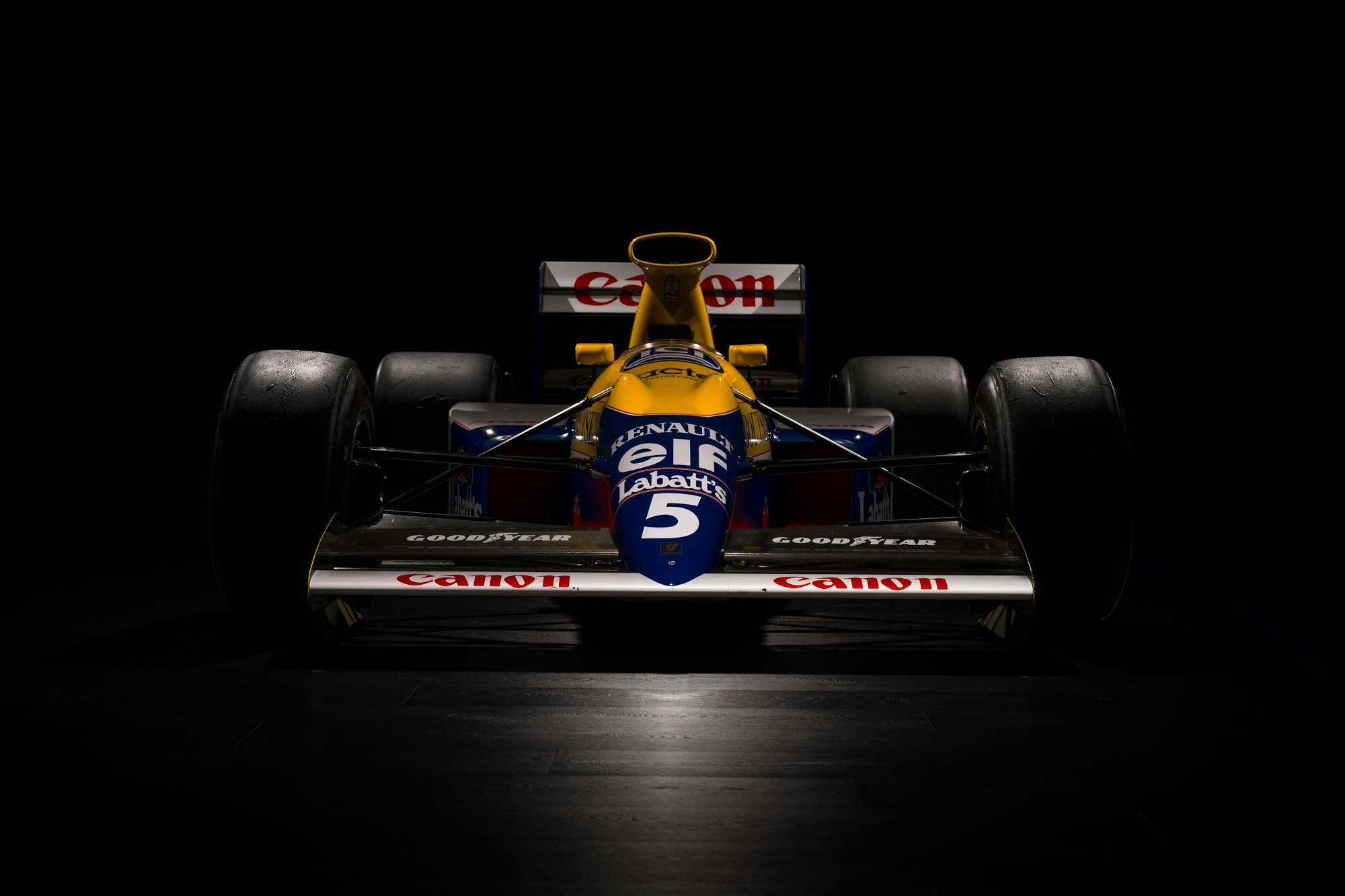 This Formula 1 simulator is made from a real Williams F1 car - CNET