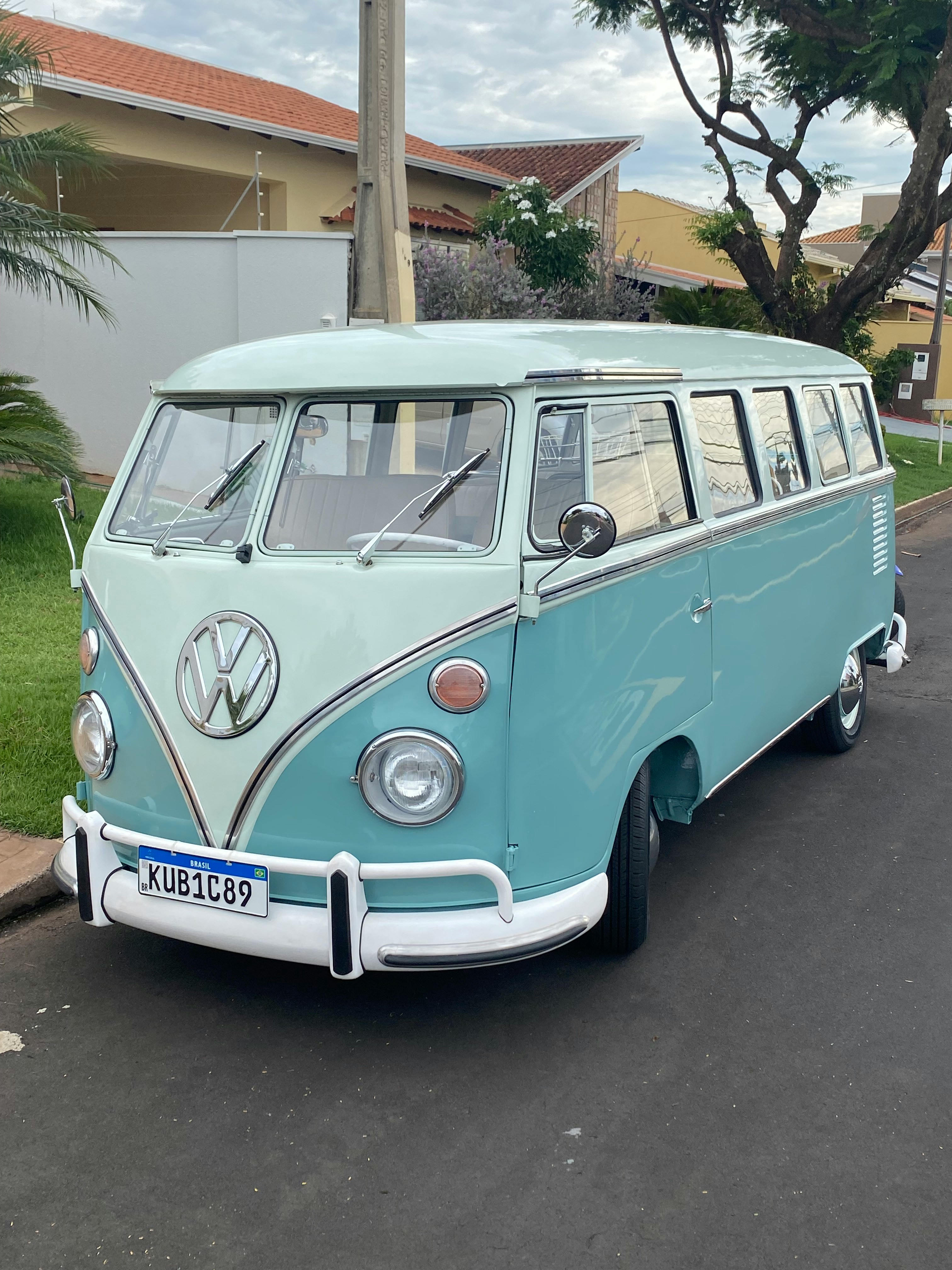 1974 Volkswagen Type 2 (T1) 15-Window Splitscreen Campervan for