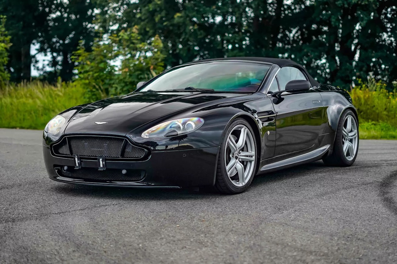 2009 Aston Martin V8 Vantage Roadster – Manual  