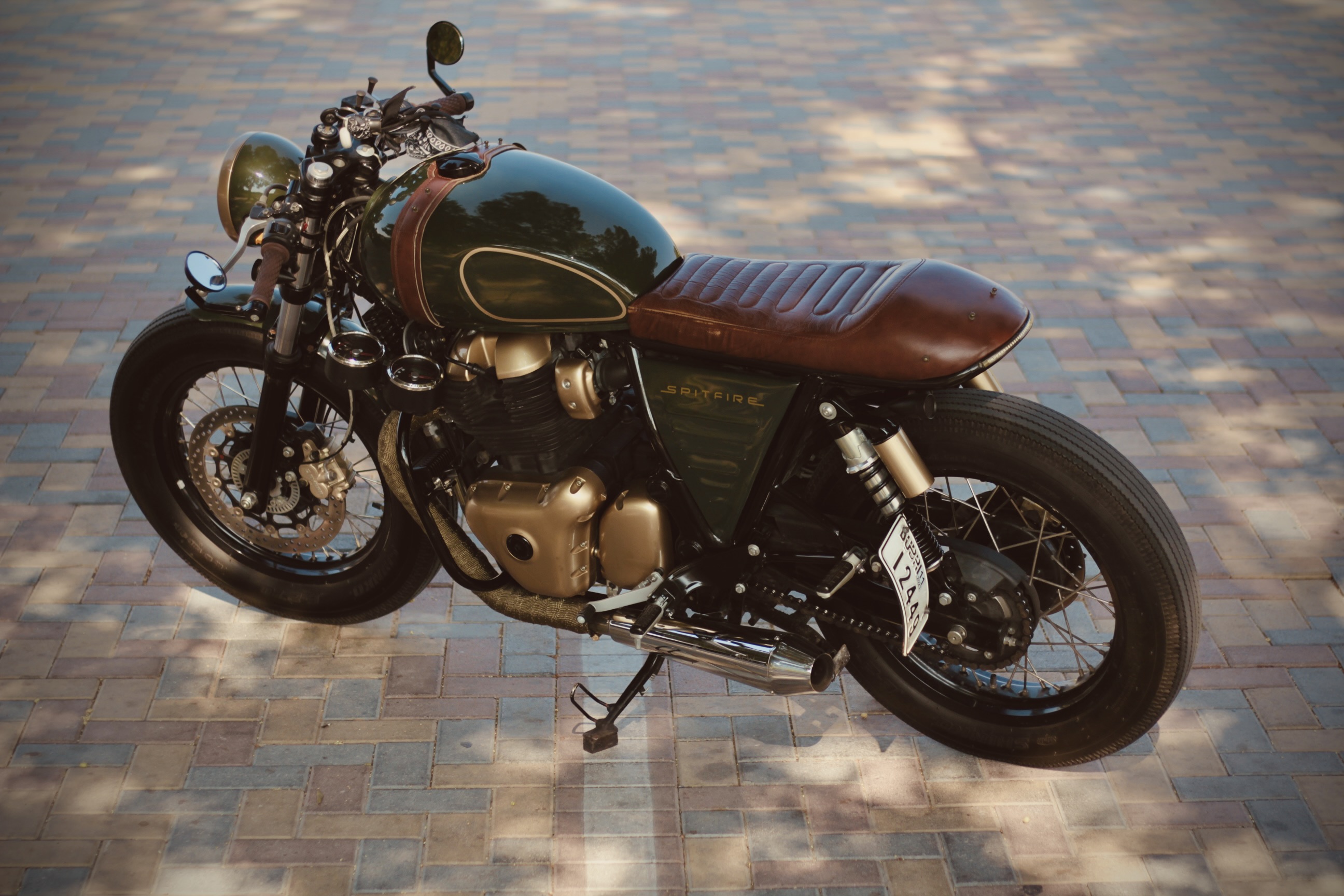 Royal enfield café racer deals royal enfield interceptor 650