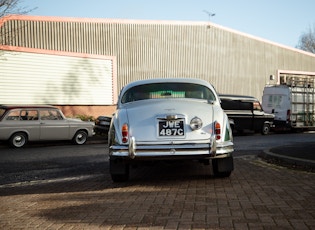 1965 Jaguar MKII 3.8 - Manual - LHD