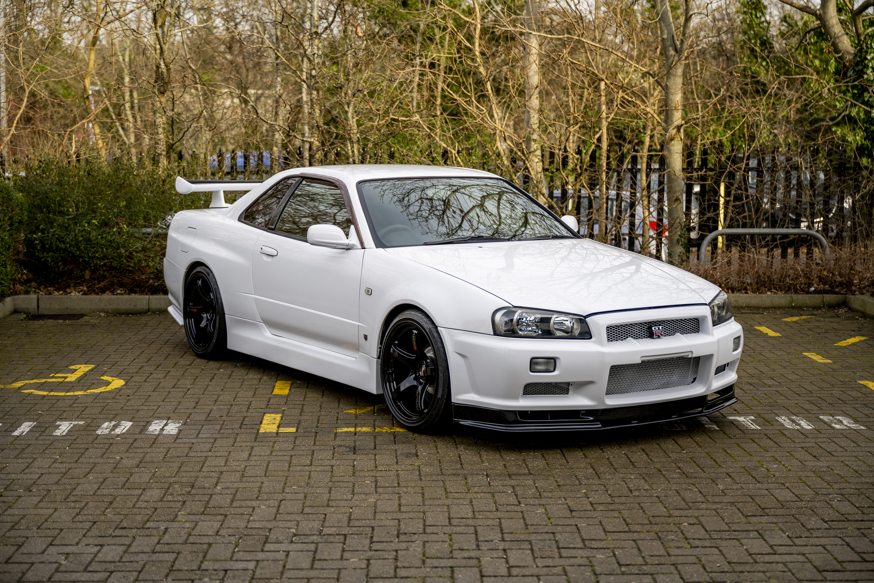 イグニッションモデル　R34 GT-R 1999 スーパーホワイト Hobby Japan Nissan Skyline GTR V.Spec 1999 (BNR34