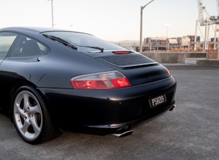 2004 Porsche 911 (996) Carrera - Manual