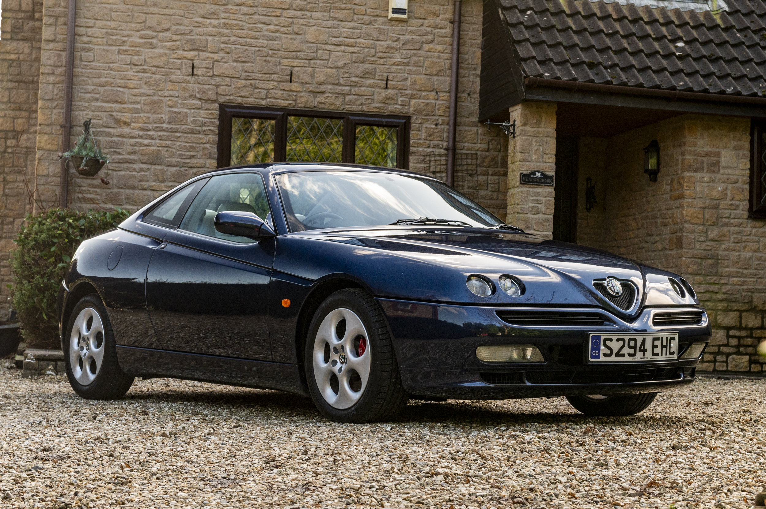 1/18 アルファロメオ GTV 3.0 V6 24V 1998 ブラック Mitica 1:18 Alfa Romeo GTV 3.0 V6 24V Year 1998 black