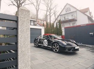 2020 Porsche 911 (992) Targa 4S – Heritage Design Edition – 384 Km 