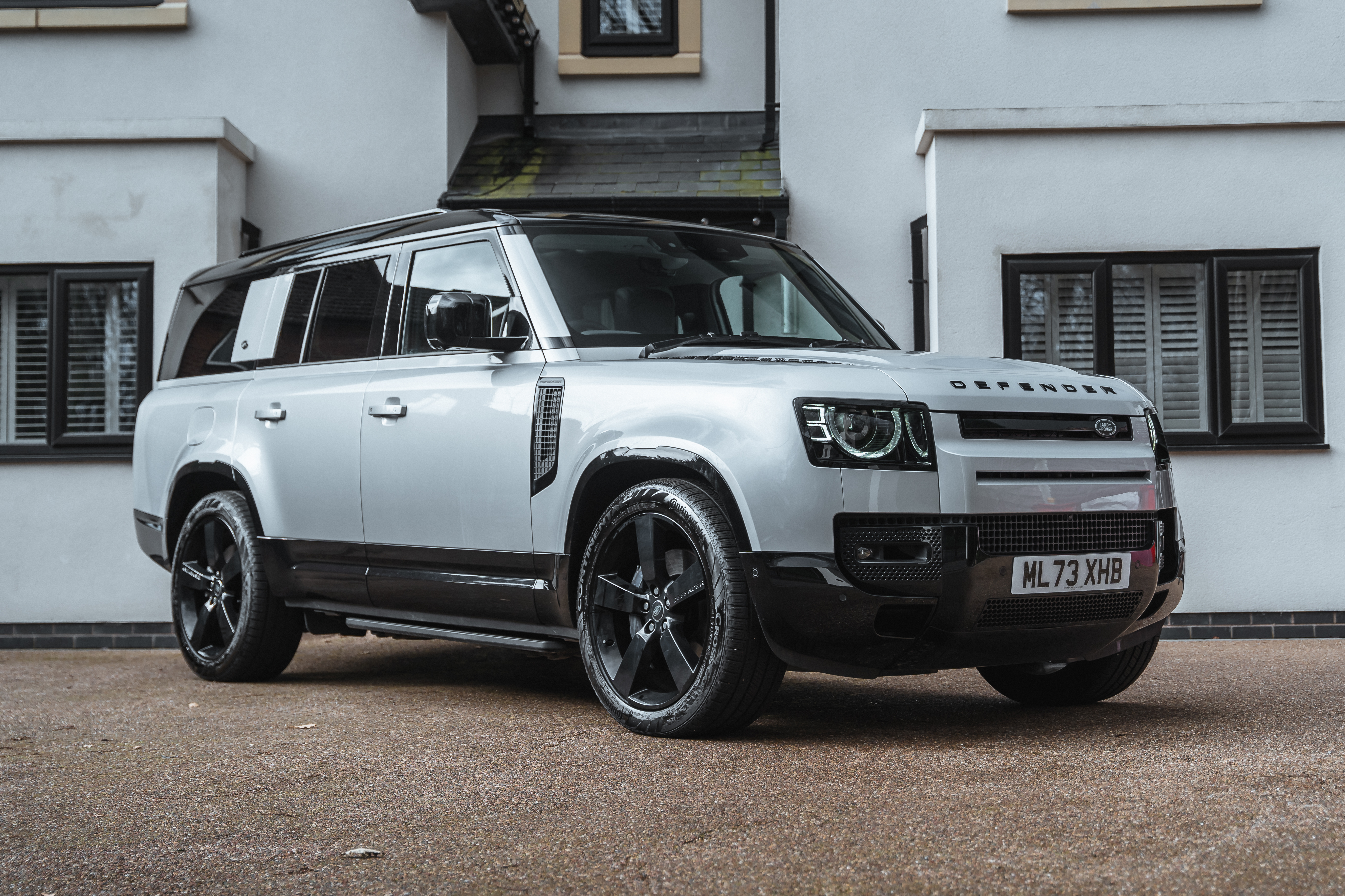 2023 Land Rover Defender 130 P400 X-Dynamic - 1,135 Miles