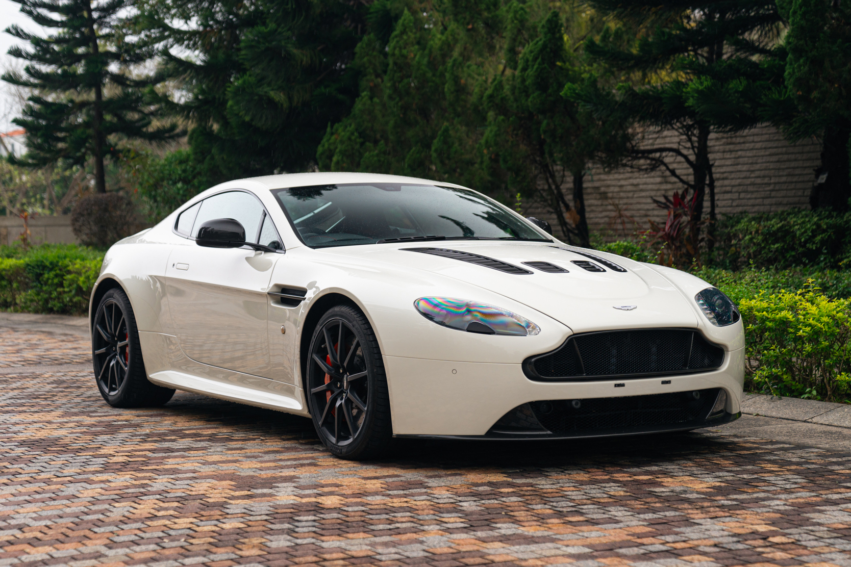 2017 Aston Martin V12 Vantage S - Manual - 2,910 km