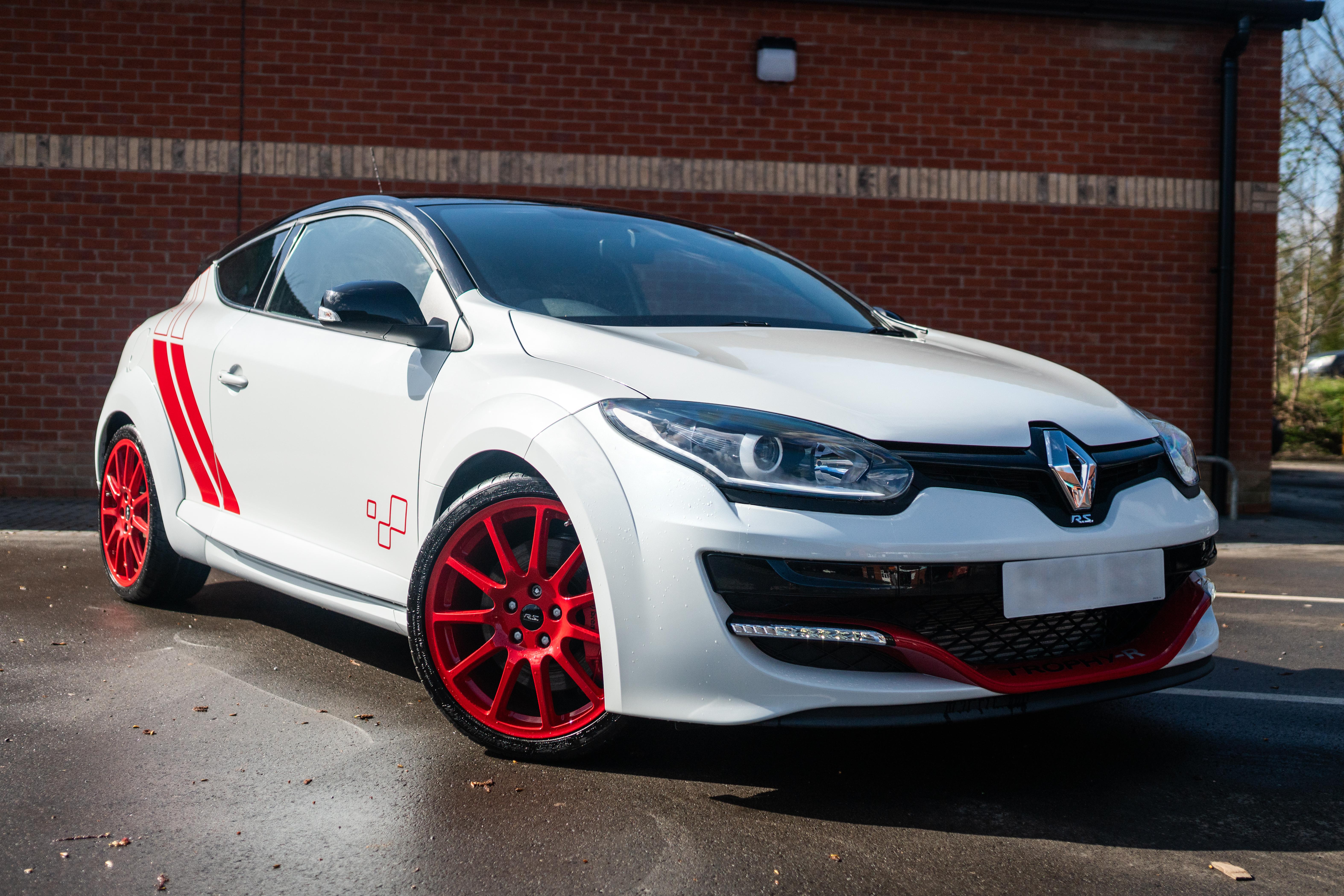 2015 Renaultsport Megane RS 275 Trophy-R – 322 miles