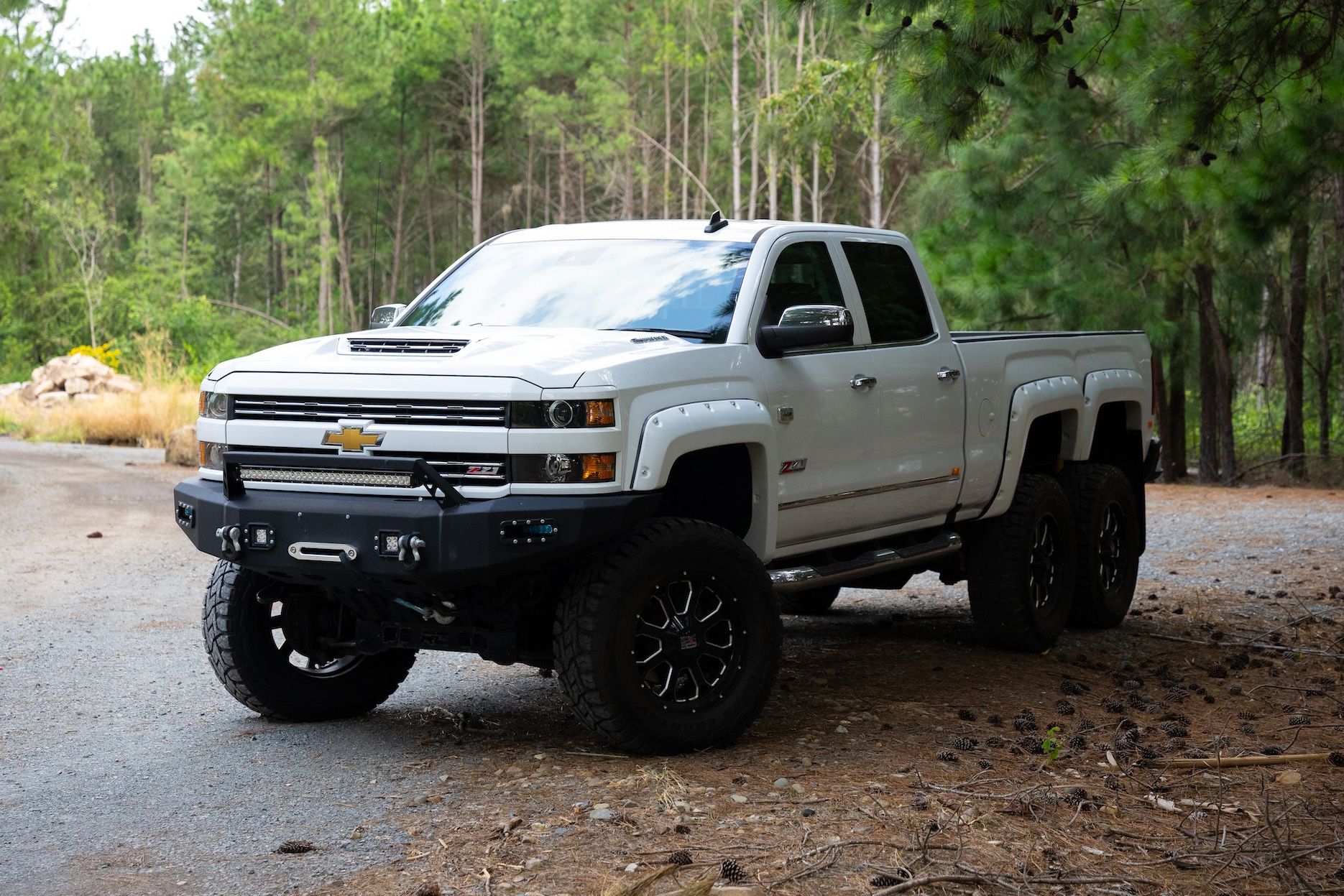 2018 Chevrolet Silverado 2500HD Z71 LTZ - 6X6