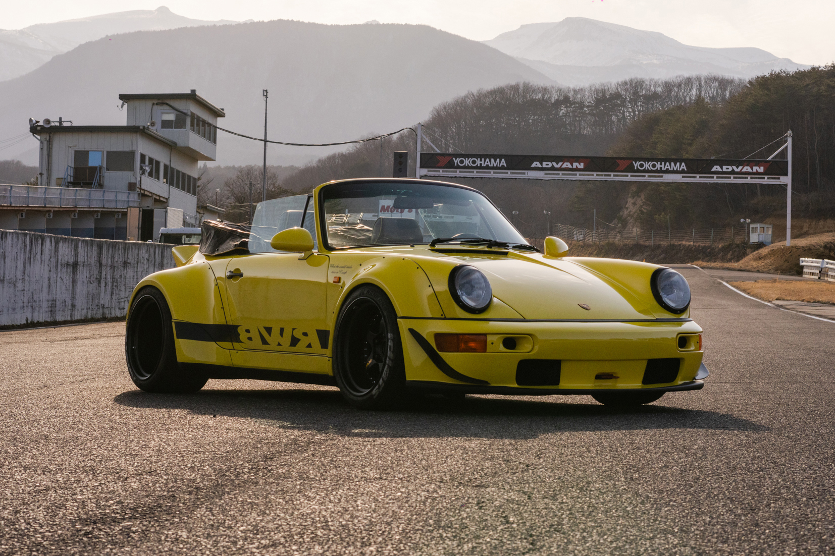 1990 Porsche 911 (964) Carrera 2 Cabriolet - RWB Custom