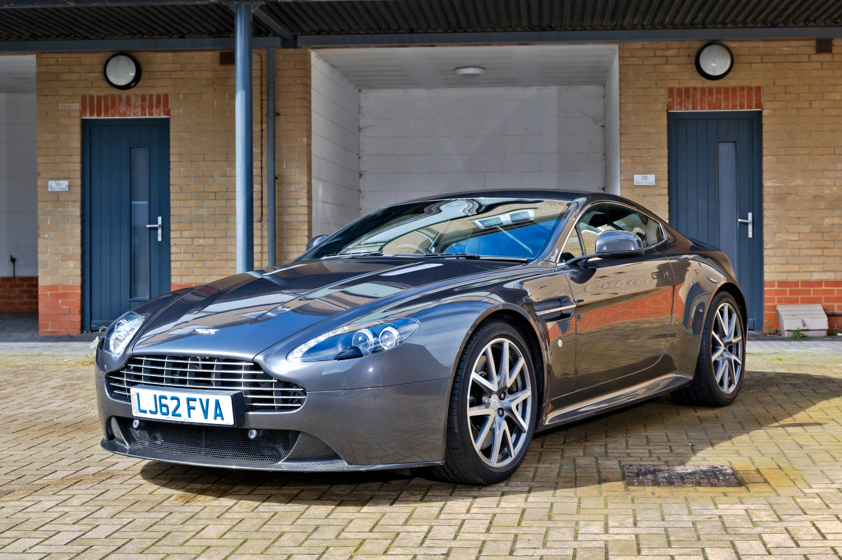 2013 Aston Martin V8 Vantage S - Manual