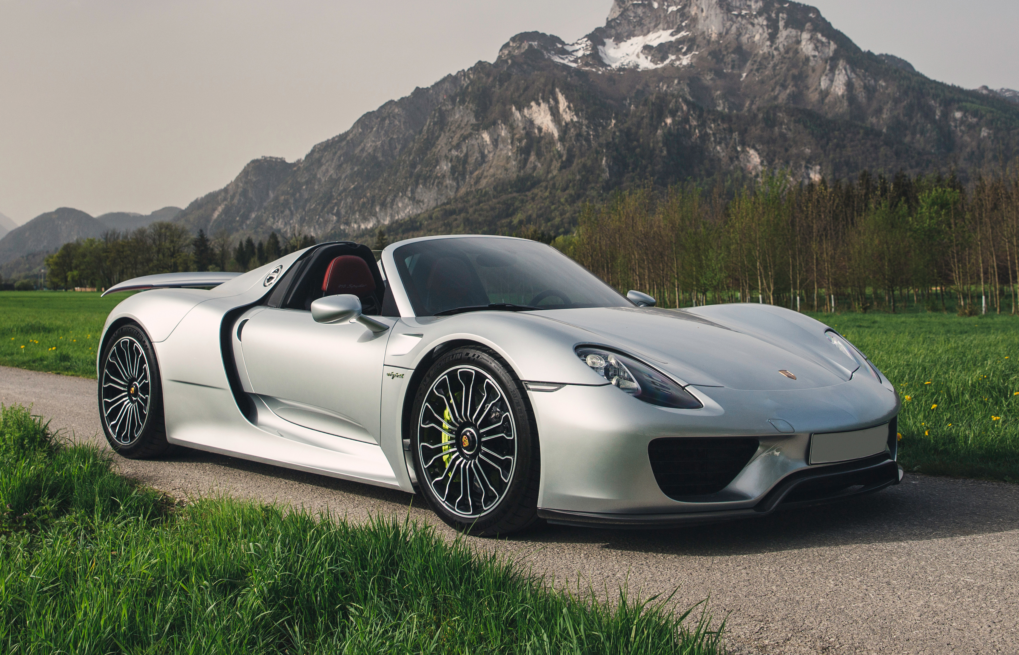 2014 Porsche 918 Spyder - Kuwait Registered