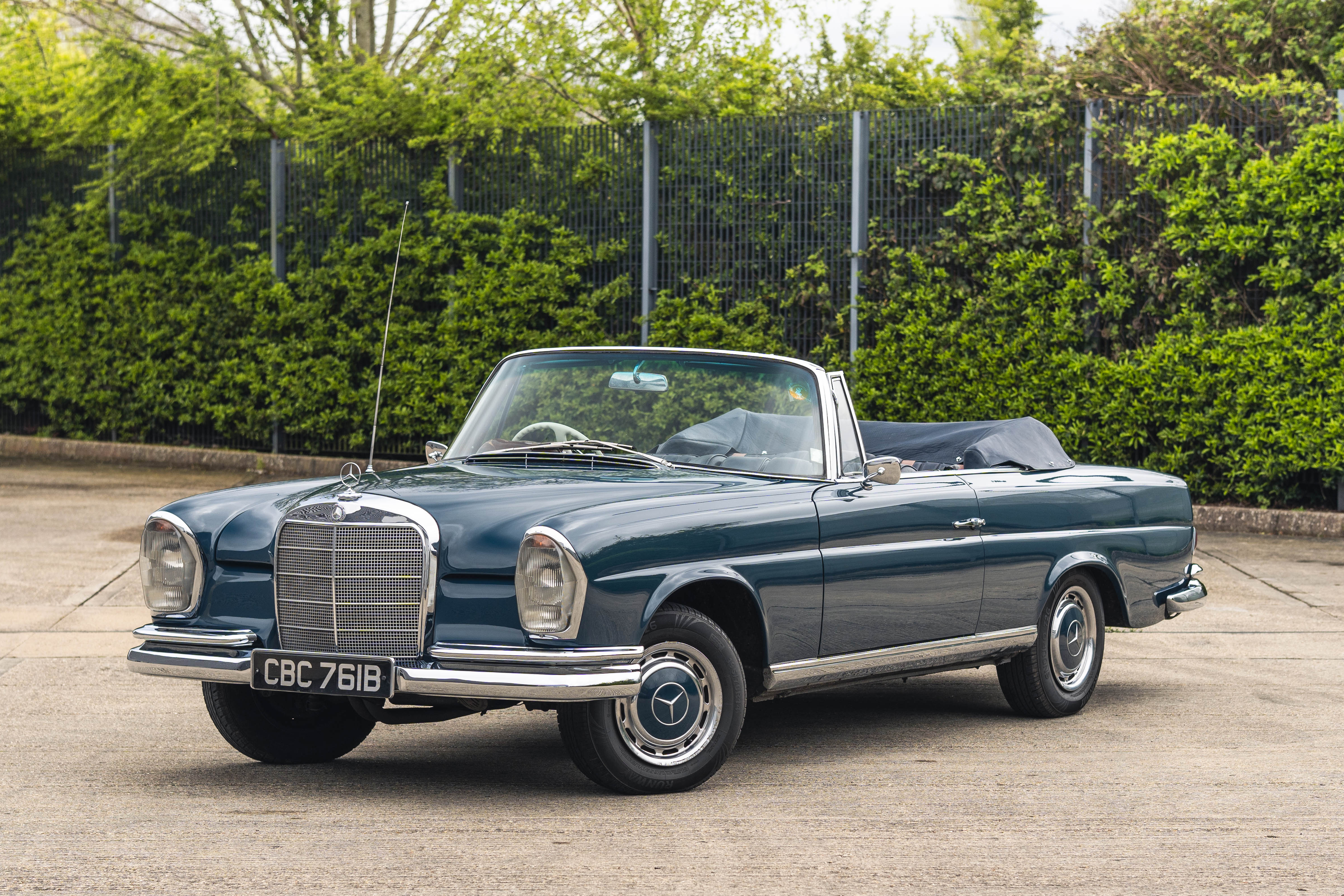 1964 Mercedes-Benz (W111) 220 SE Cabriolet - 2.8 Engine