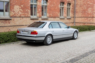 2000 BMW (E38) 750iL