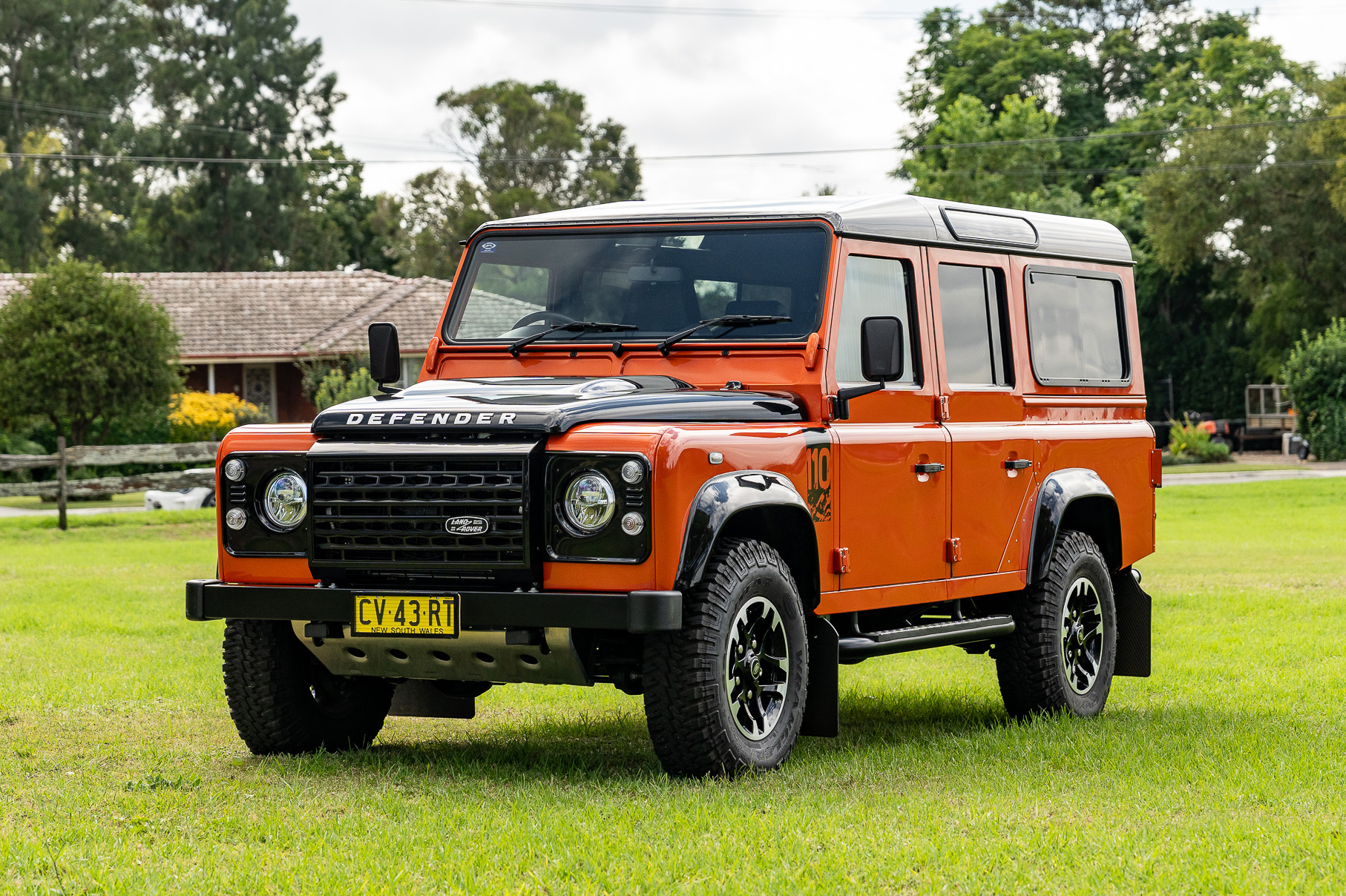 2015 Land Rover Defender 110 Adventure - 5,328 km