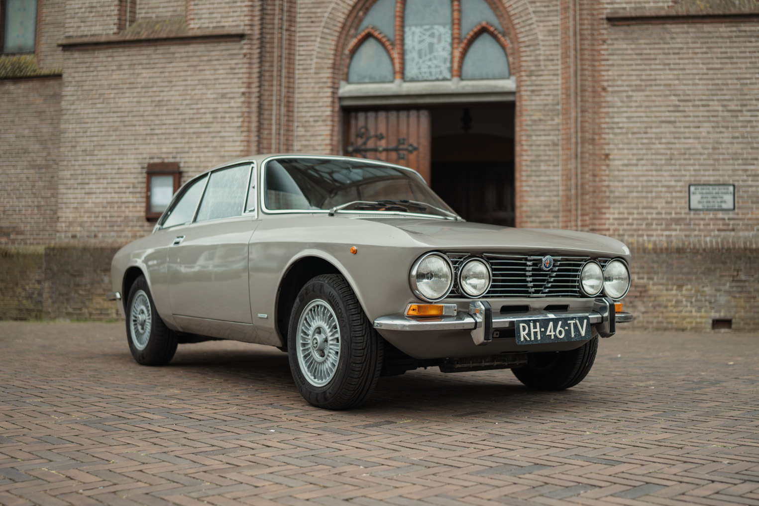 1973 Alfa Romeo Giulia GT 2000 Veloce