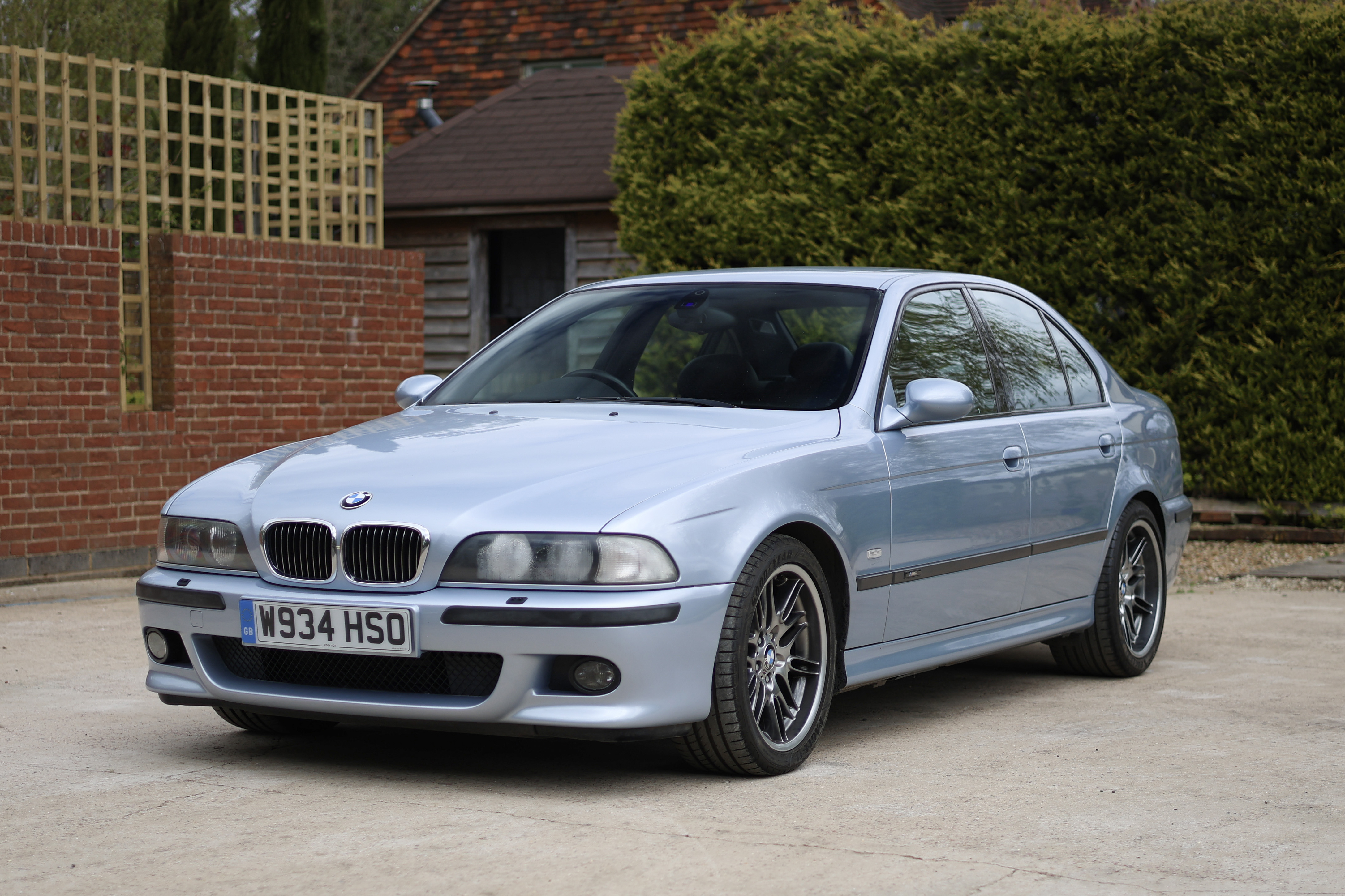 2000 BMW (E39) M5