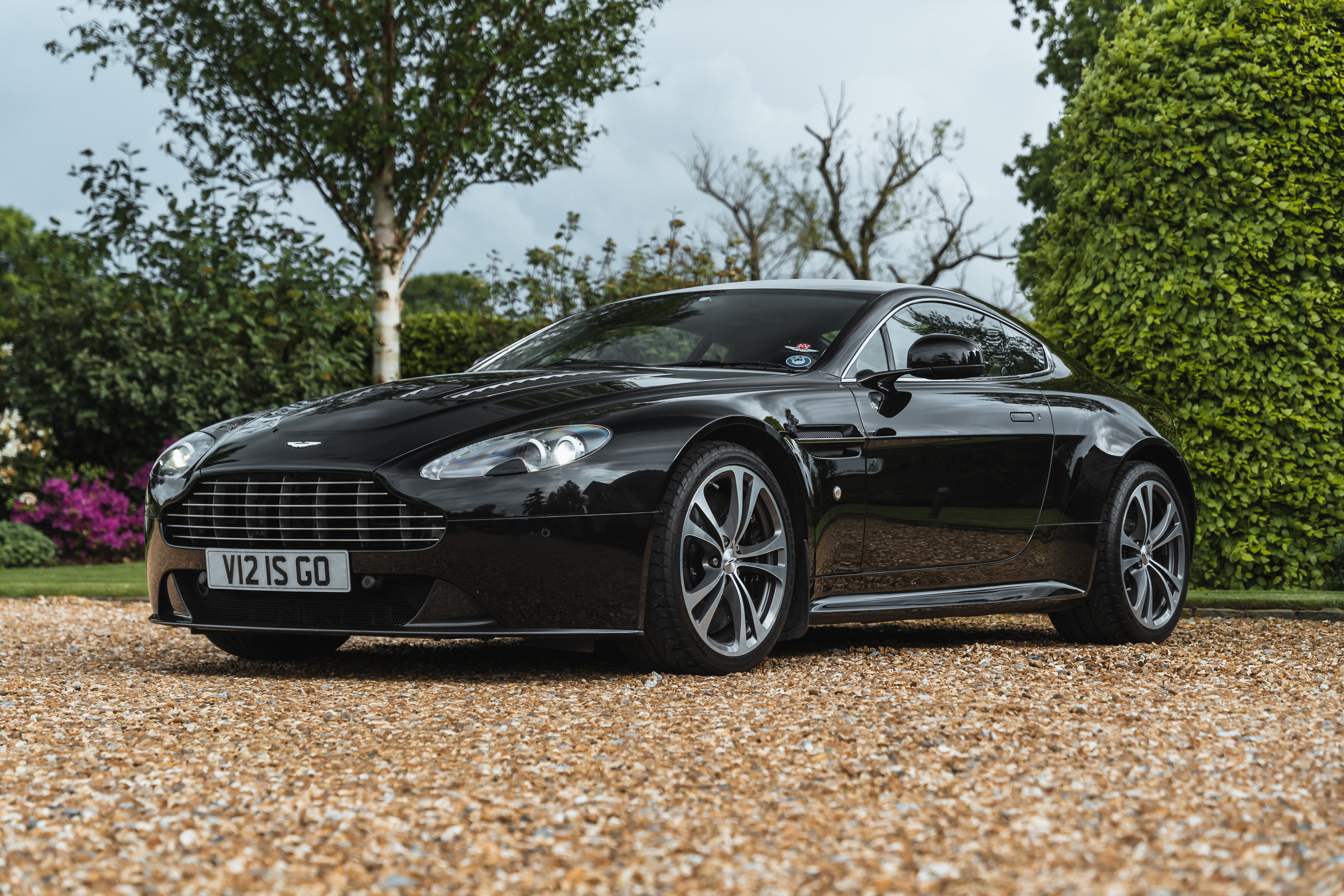 2010 Aston Martin V12 Vantage – Manual