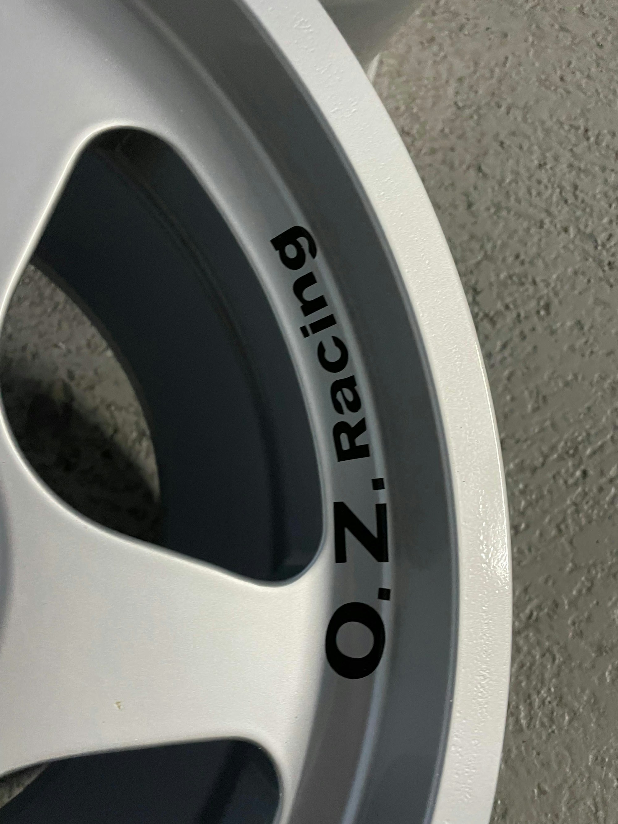 Set of Ferrari F40 OZ Racing Wheels for sale by auction in France, France