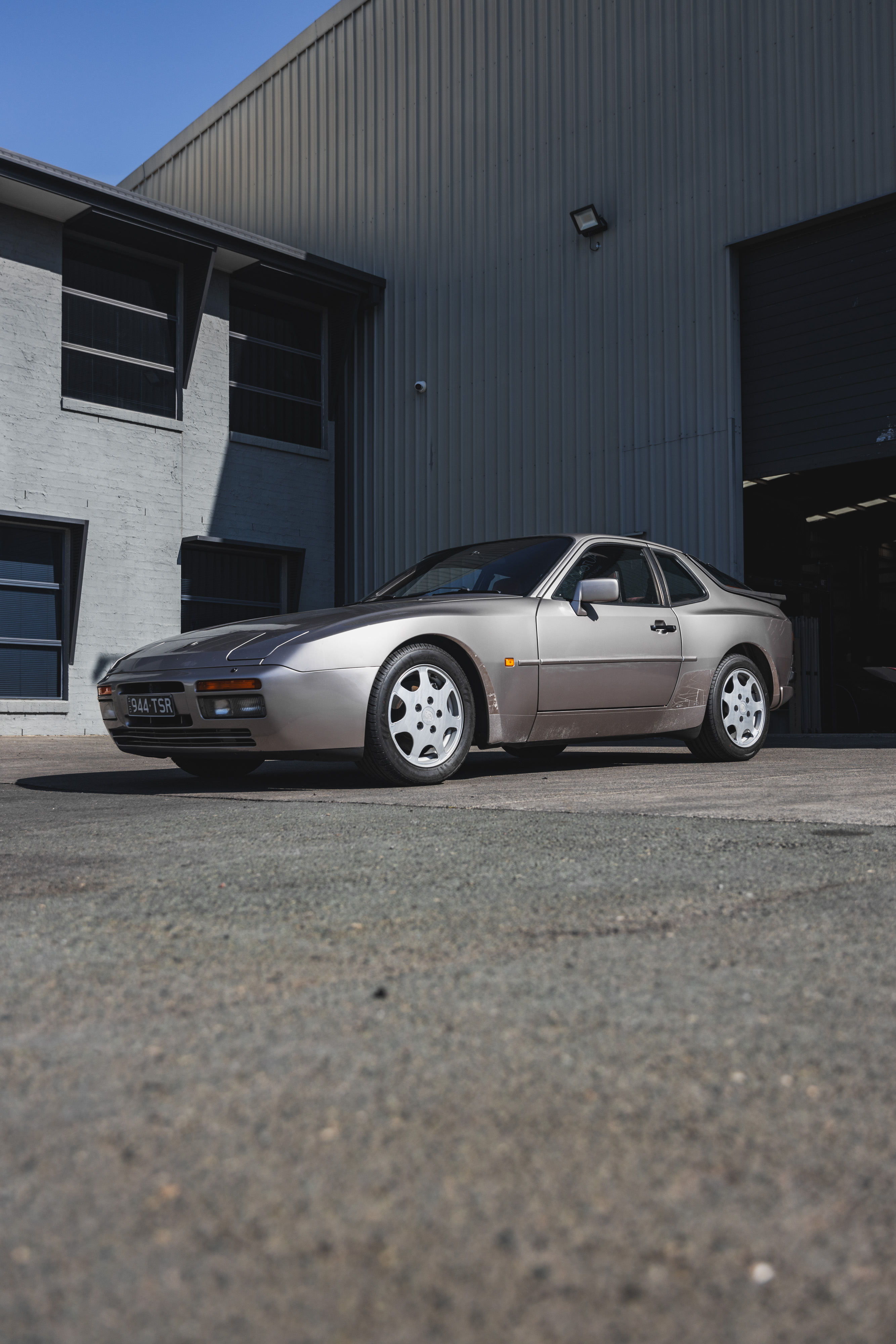 高級バーバリー( ^ω^ )最終SALE Iconic Auctioneers | 1988 Porsche 944 Turbo S 'Silver Rose'-Sold