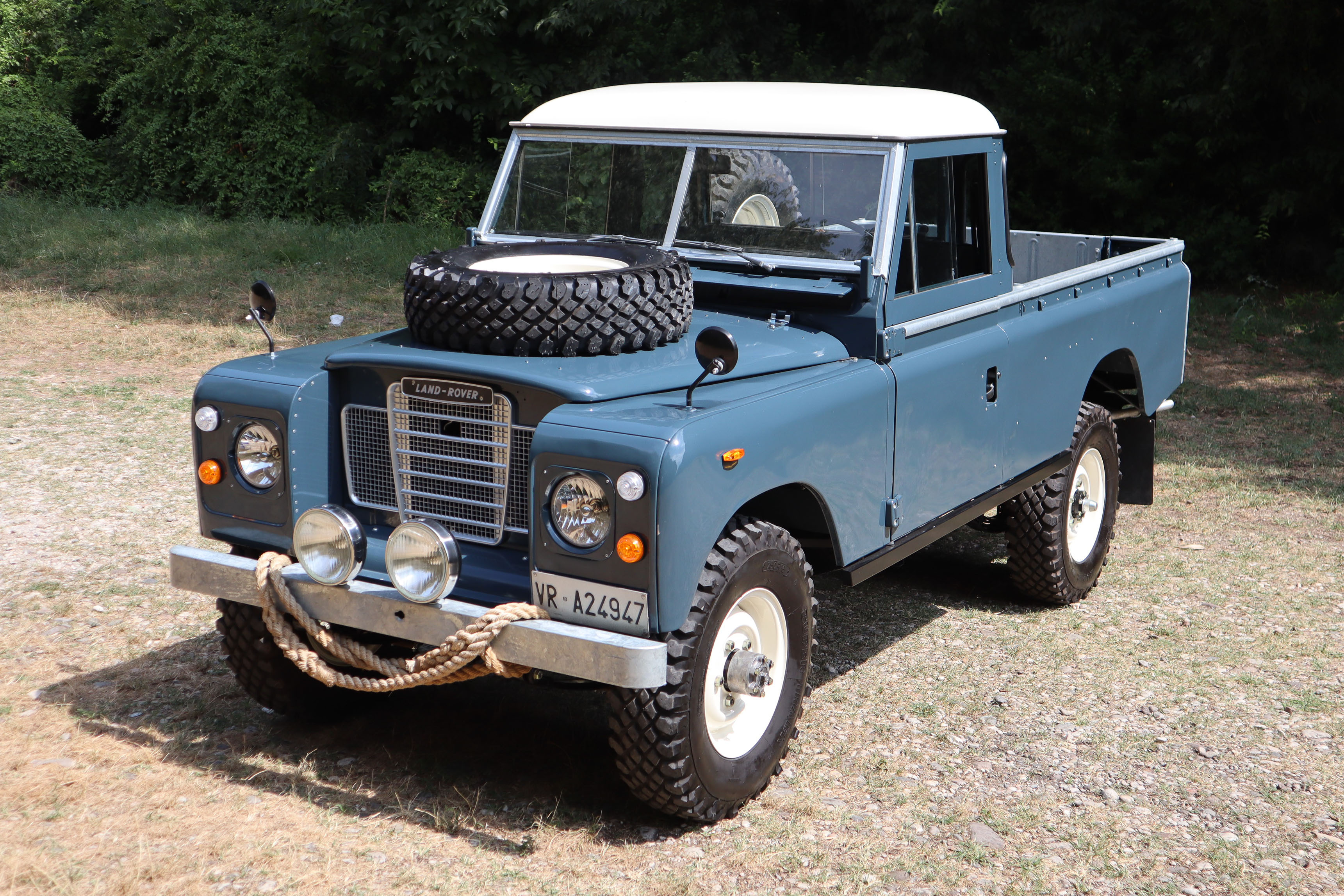 1976 Land Rover Series III 109"