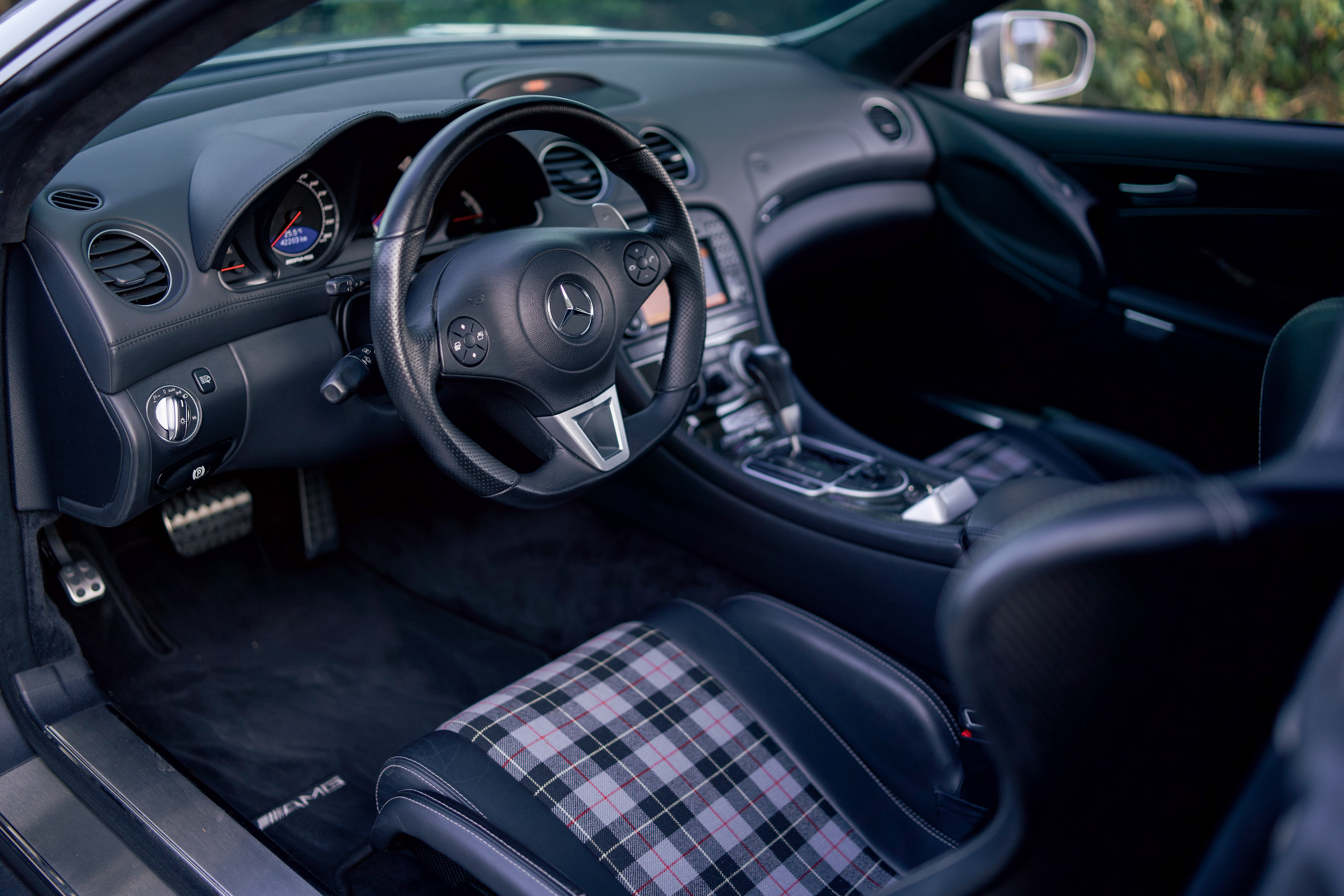 2010 Mercedes-Benz SL65 AMG Black Series - VAT Q for sale by auction in  Monaco, Monaco, image size:1263x842