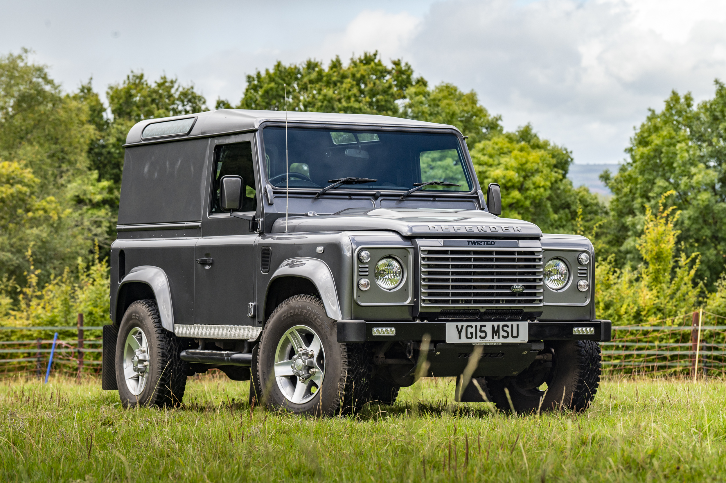 2015 Land Rover Defender 90 XS Hard Top - Twisted Upgrades