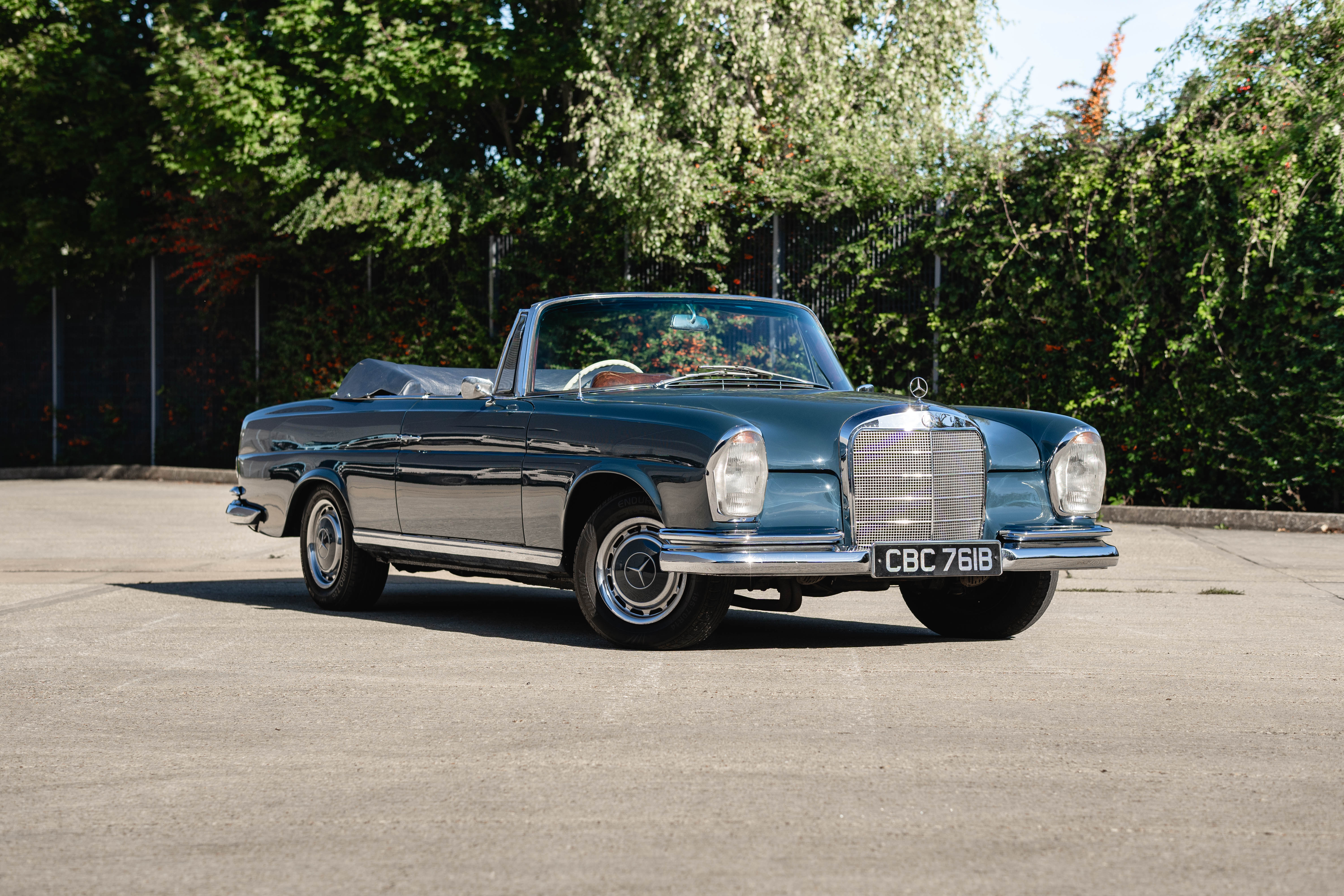 1964 Mercedes-Benz (W111) 220 SE Cabriolet - 2.8 Engine