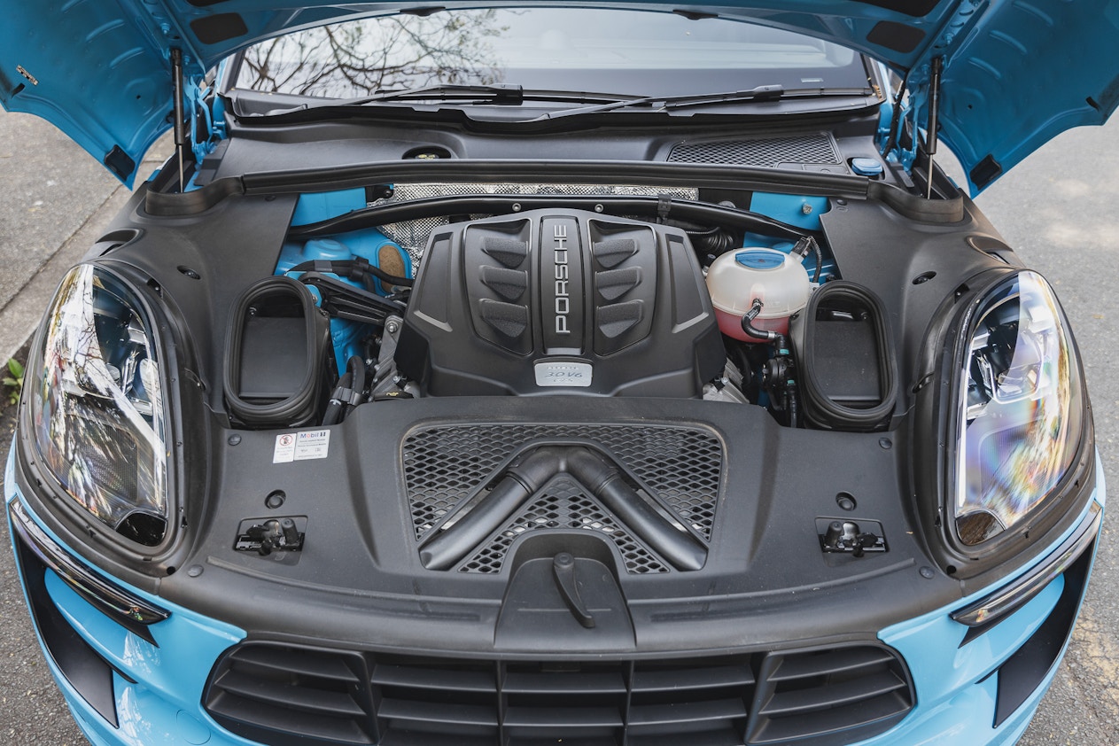 Standard Hood & Mirrors | PORSCHE MACAN GTS 2017 Standard Hood & Mirrors | PORSCHE MACAN GTS 2017