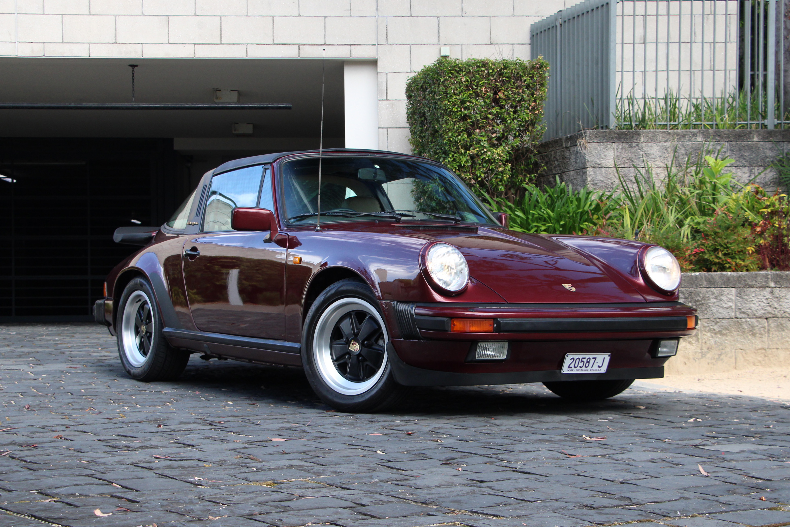 1984 Porsche 911 Carrera 3.2 Targa