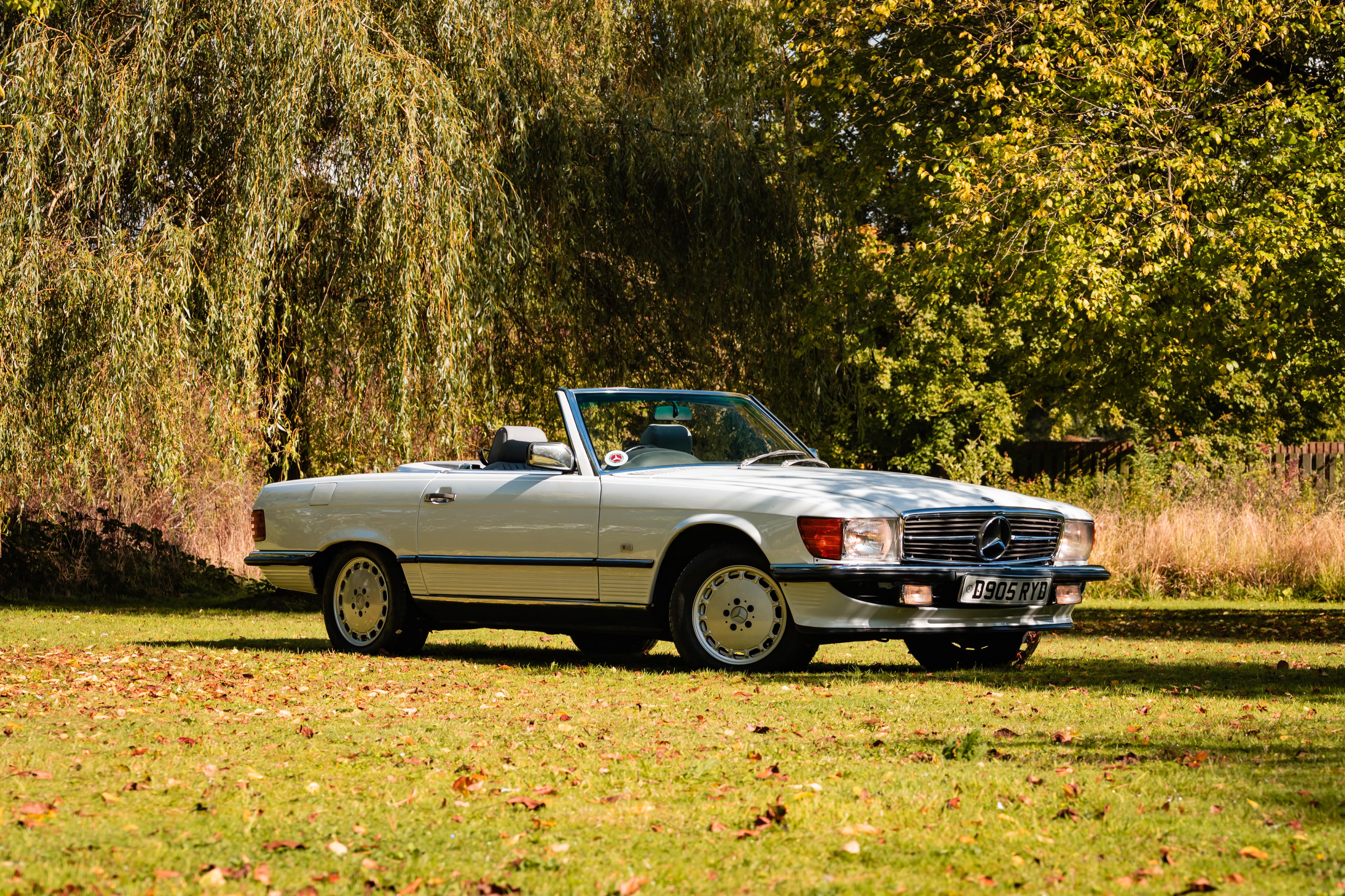 1986 Mercedes-Benz (R107) 300 SL for sale by auction in Takeley, Hertfordshire, United Kingdom 1986 Mercedes-Benz (R107) 300 SL for sale by auction in Takeley, Hertfordshire, United Kingdom