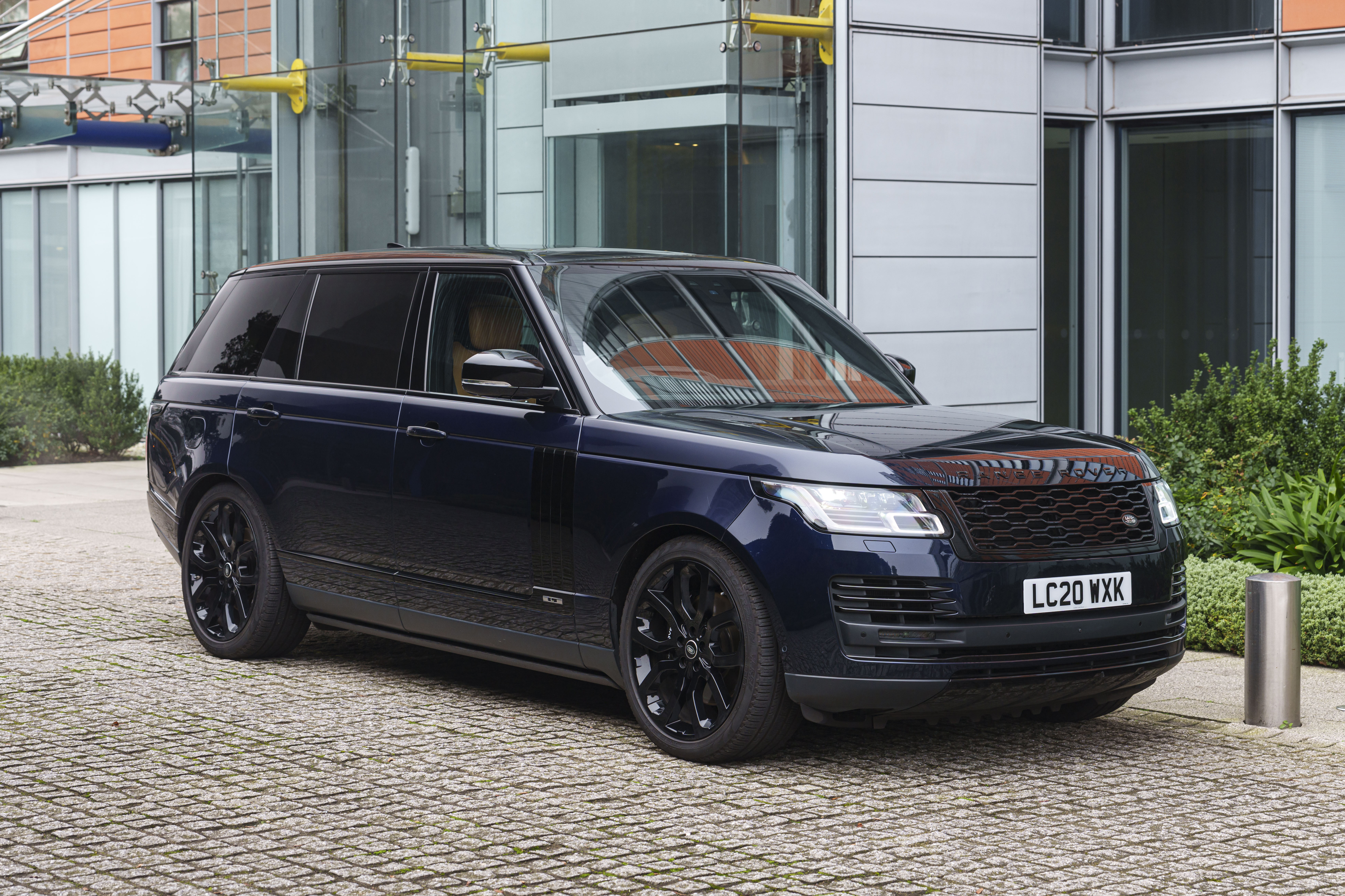 2020 Range Rover P525 V8 Autobiography LWB – One Owner