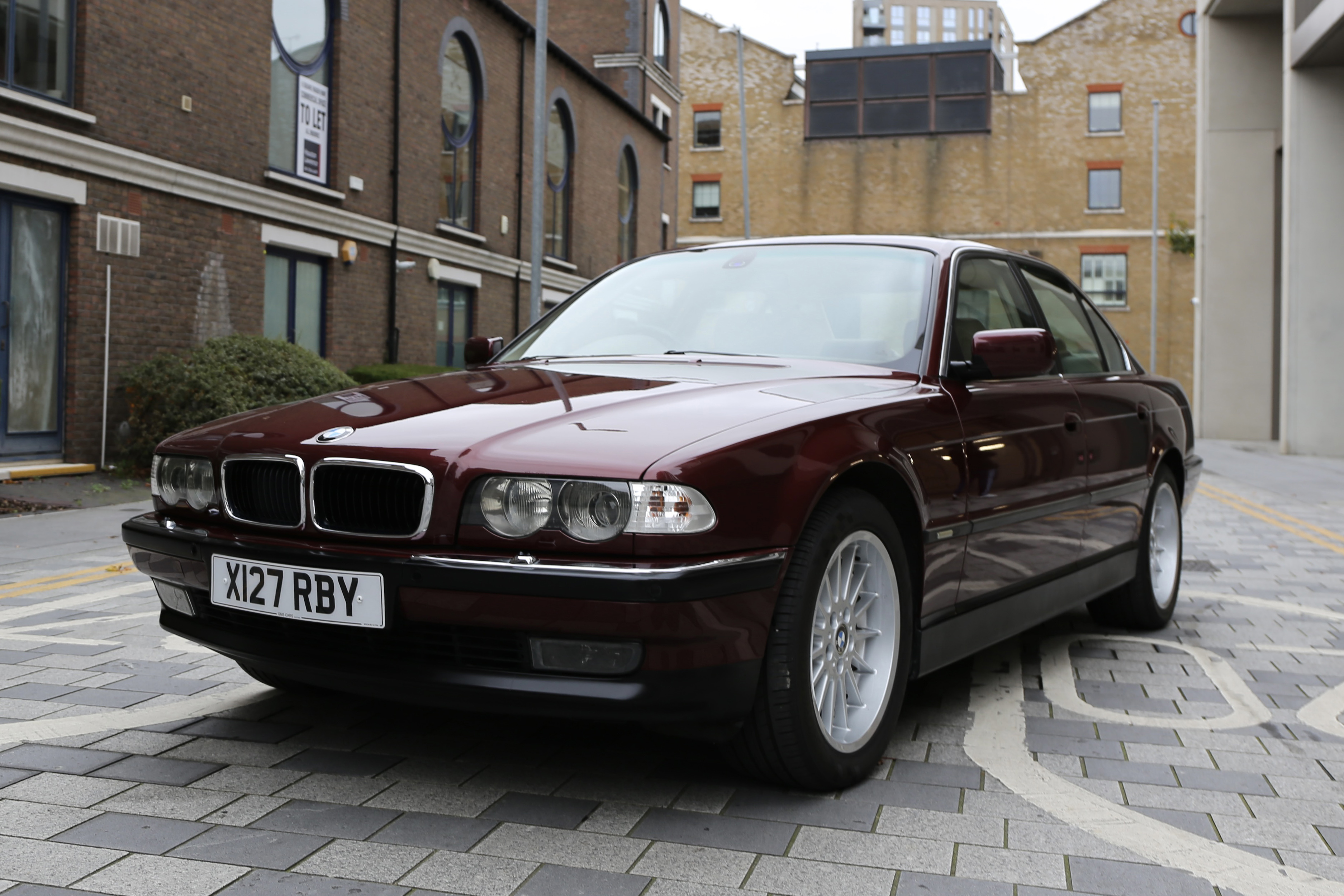 2000 BMW (E38) 735I