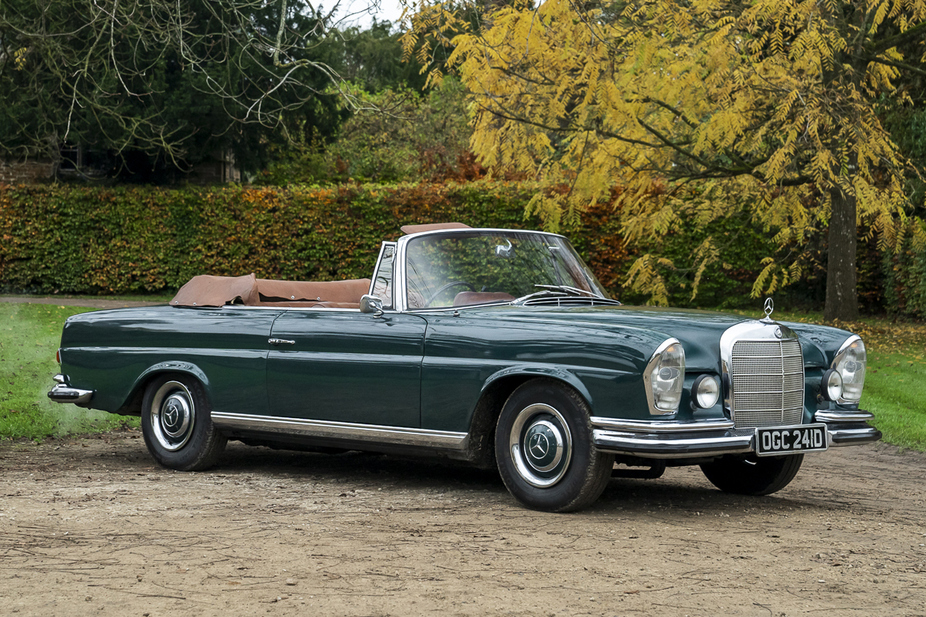 1966 Mercedes-Benz (W111) 200 SE Cabriolet