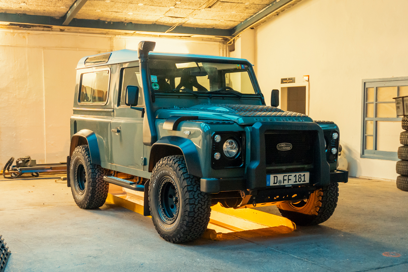 2014 Land Rover Defender 90 XS Station Wagon