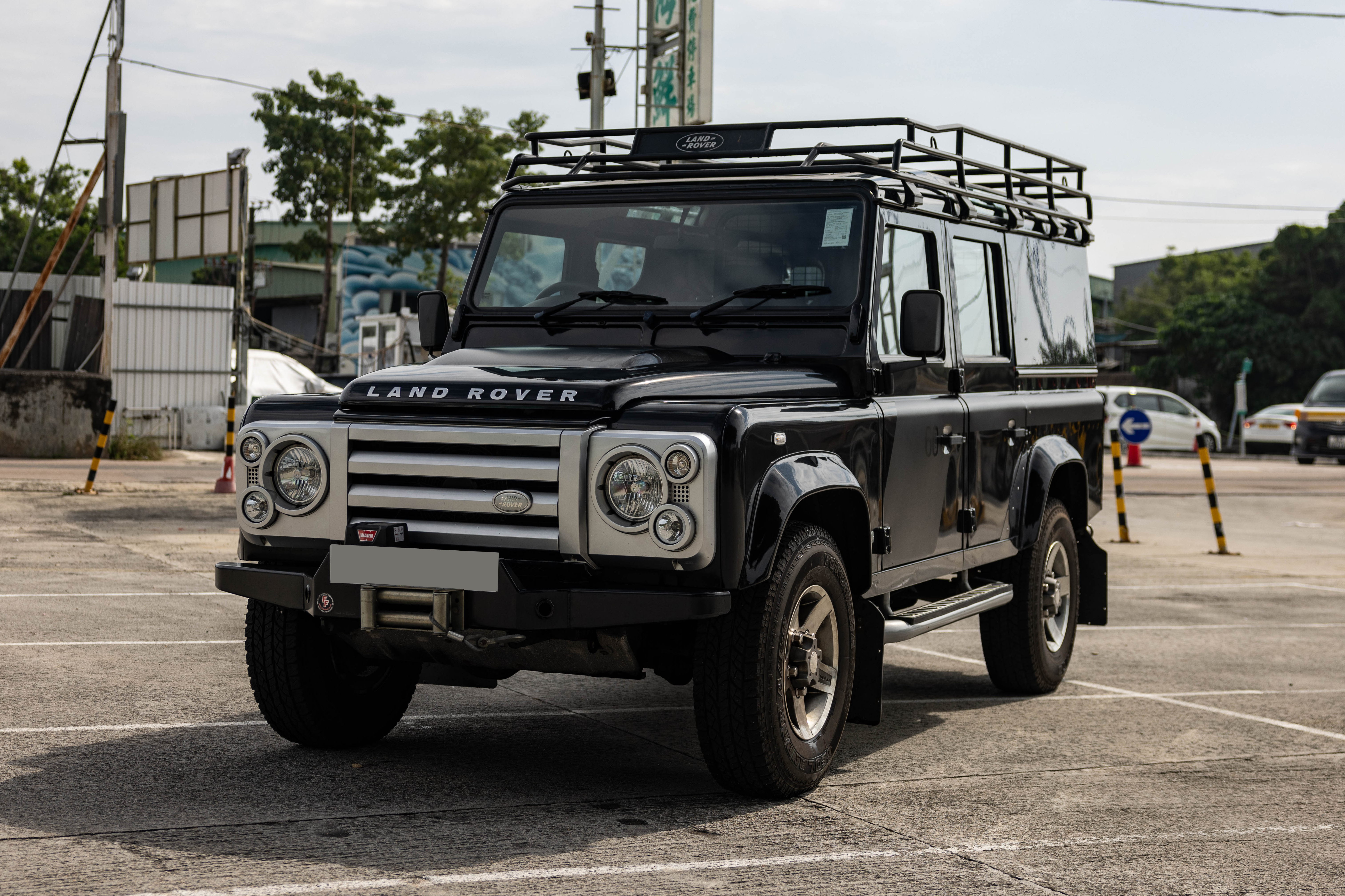 2009 Land Rover Defender 110 SVX - 30,875 Km