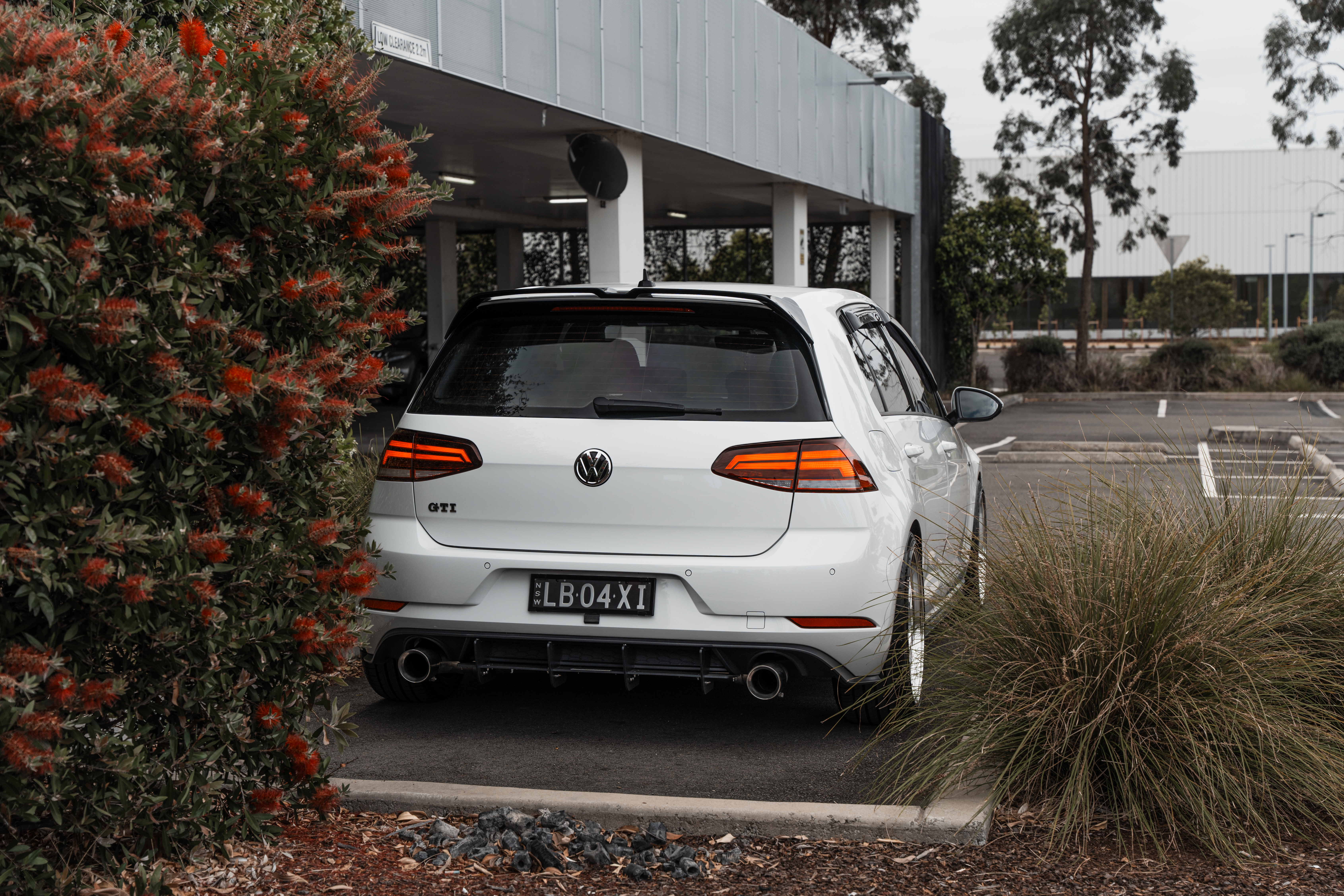 2024 Volkswagen Golf R AWD 4Motion 4dr Hatchback 7A - Research - GrooveCar, image size:1263x842