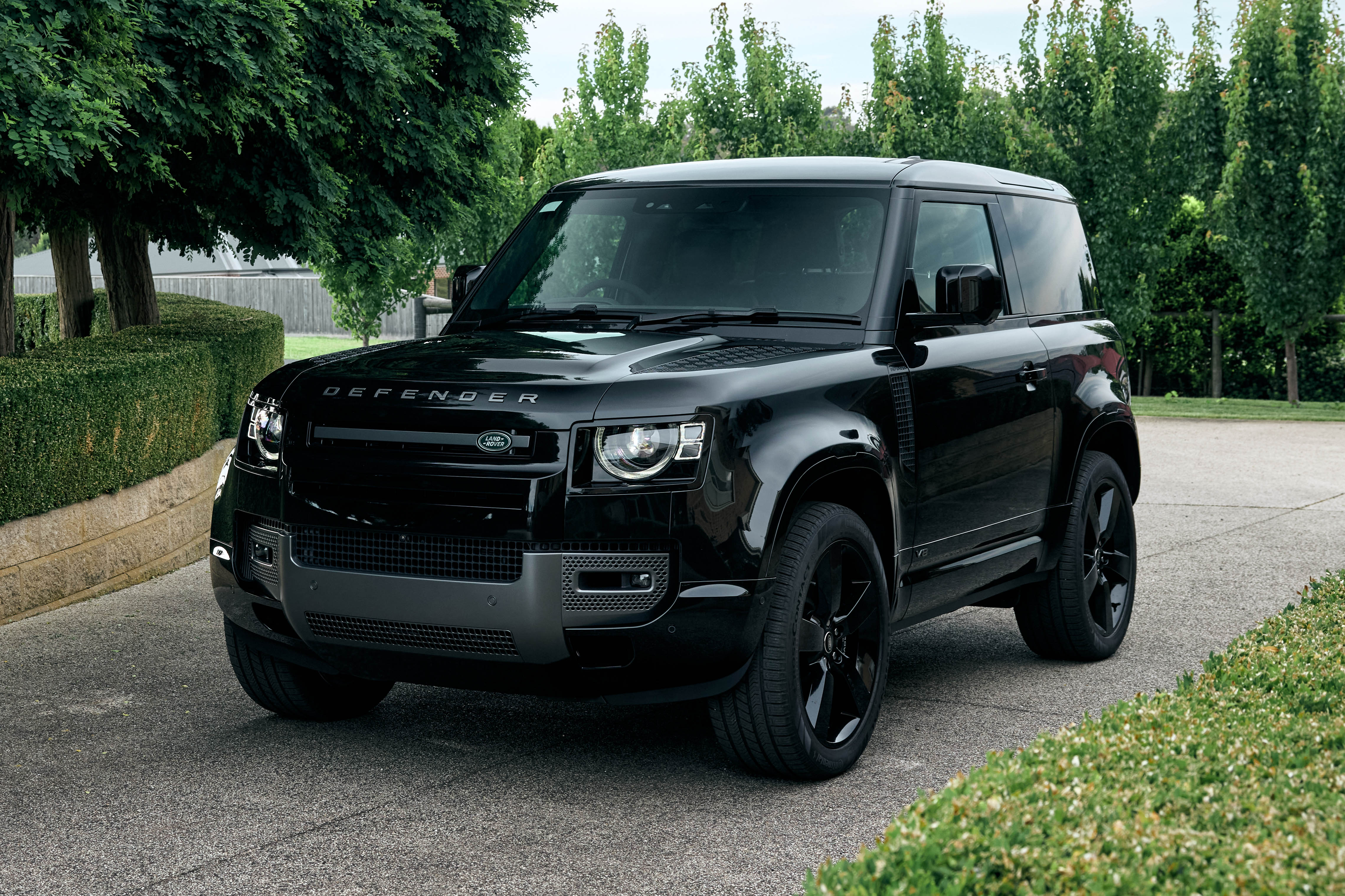 2023 Land Rover Defender 90 V8