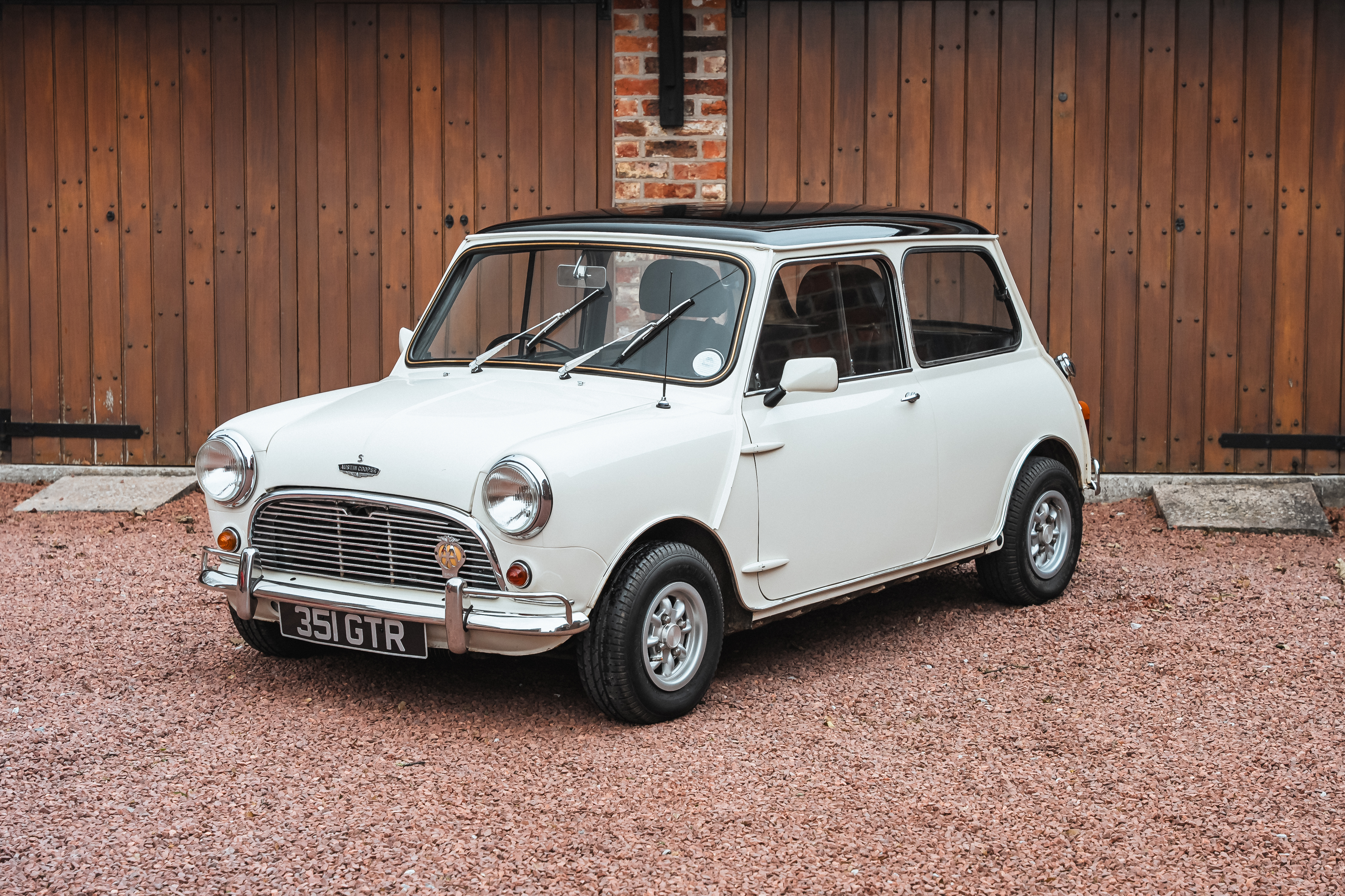 【正規通販】 1964 Austin Mini Cooper S Mk1 for sale by auction in 自動車