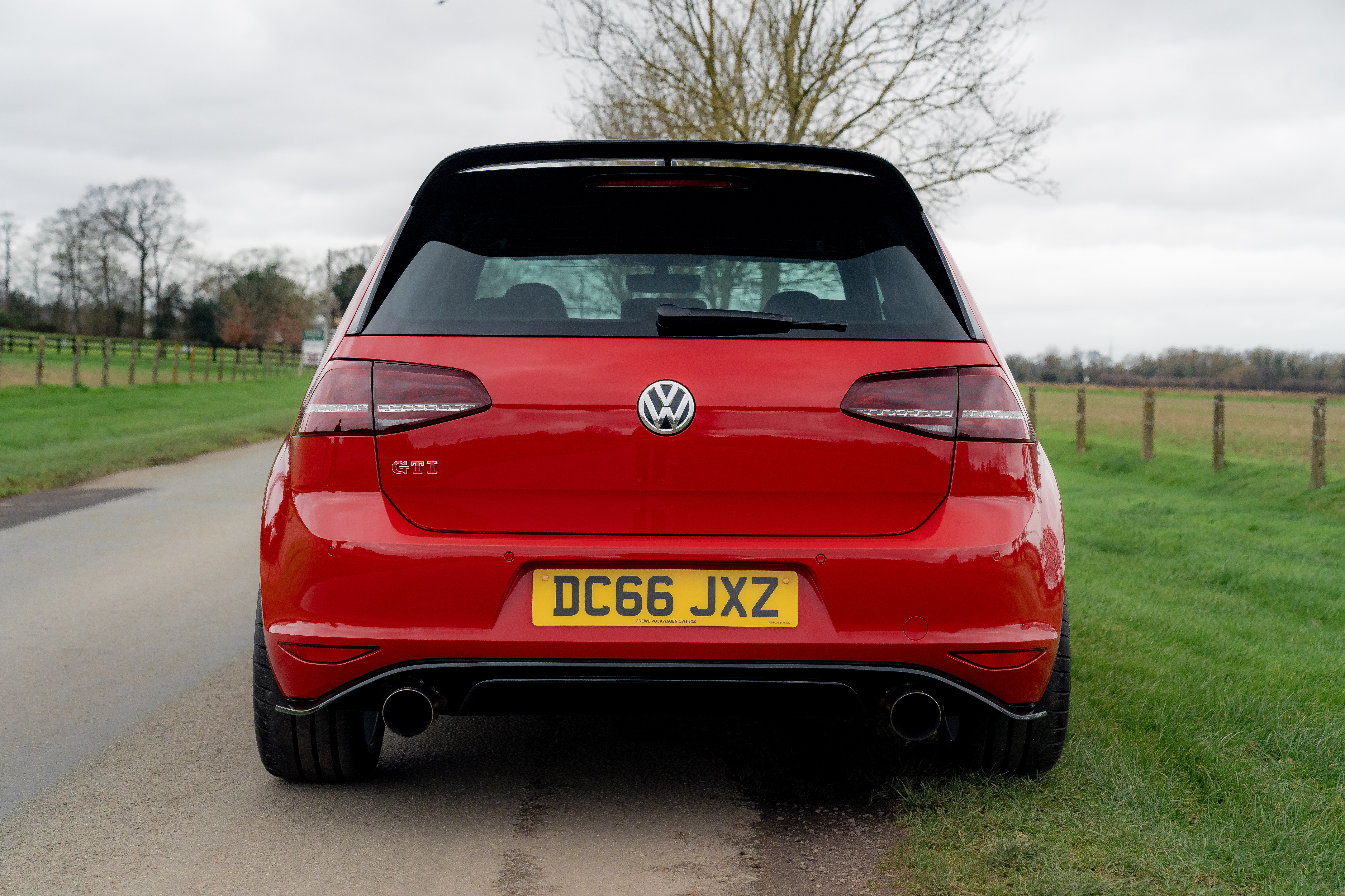 Red Volkswagen VW New Golf GTI TCR Performance, Bruxelas Motor Show 7.ª  Geração MK7 Plataforma MQB Typ 5G Produzida Pela Volkswag Foto Editorial -  Imagem de esportes, bruxelas: 168077731, image size:1263x842