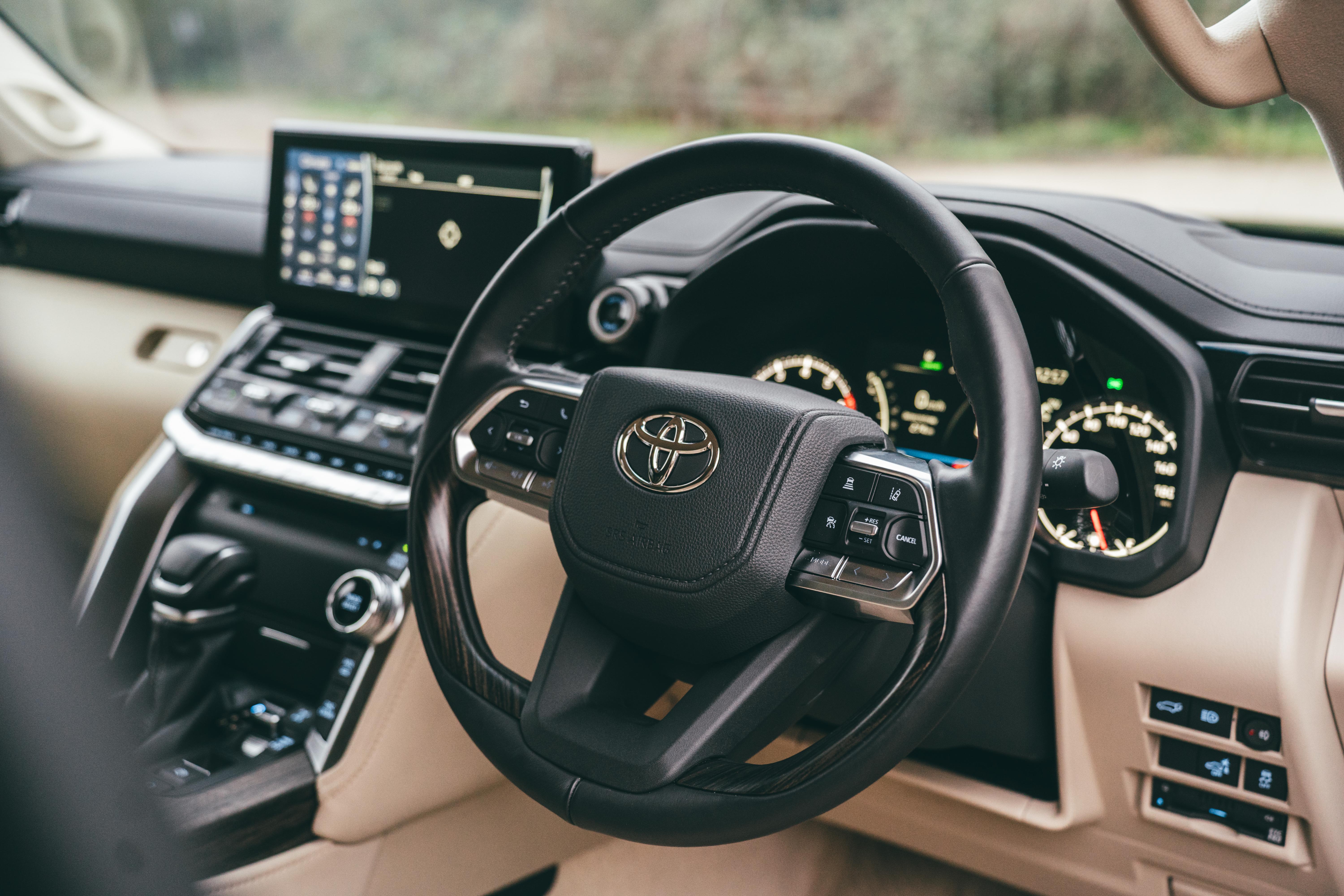 Toyota Highlander Black with Sunroof 1/64 Diecast Model Car