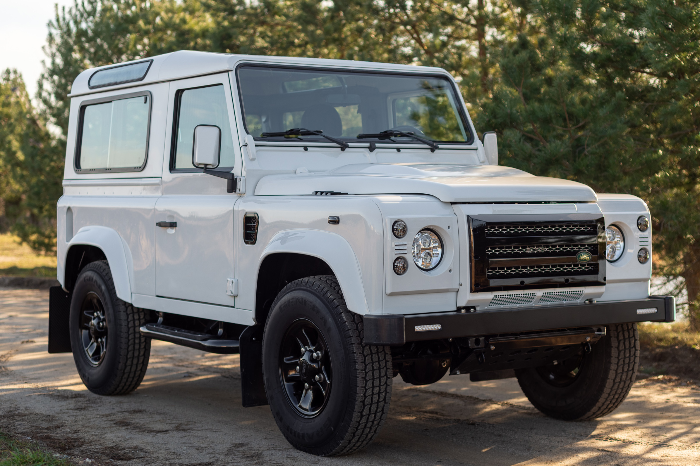 2007 Land Rover Defender 90 - 19,696 Km