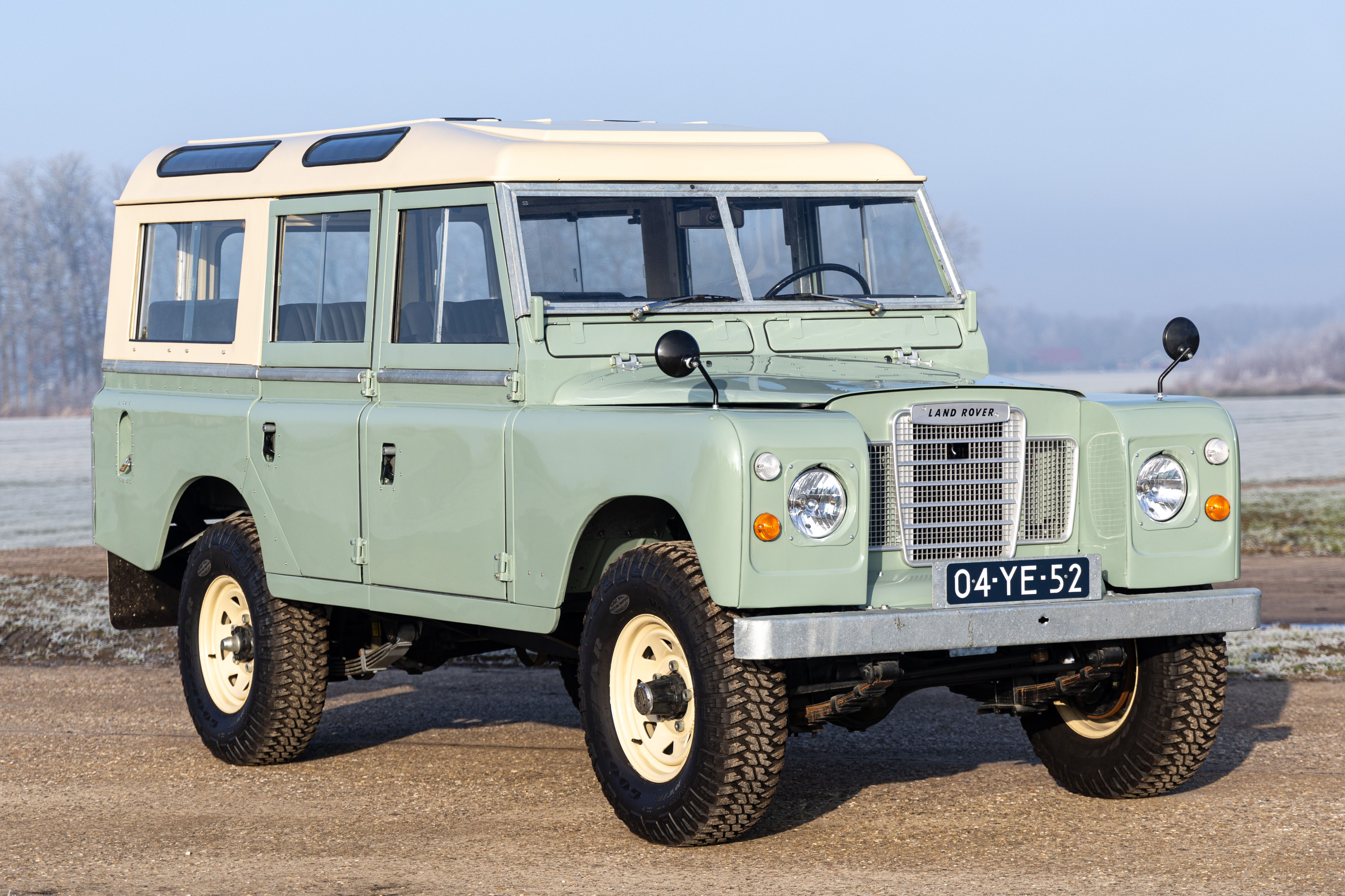 1977 Land Rover Santana Series III 109"